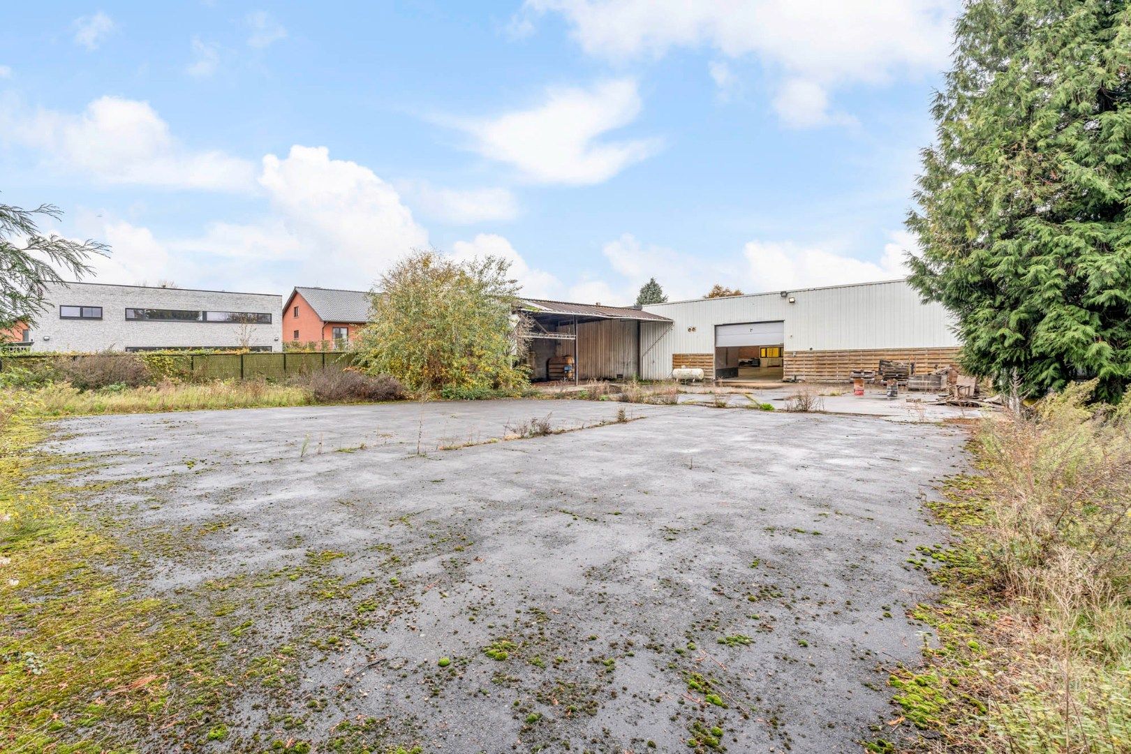 Bedrijfsgebouw met kantoren, magazijnen en woonst - groot 2580 m² foto 20