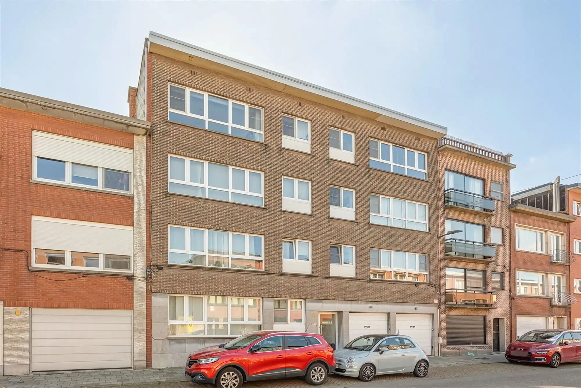 Instapklaar tweeslaapkamer appartement met terras in Deurne-Zuid foto 23