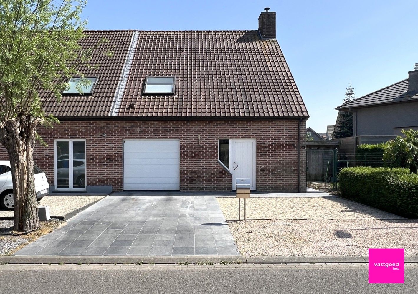 Prachtige halfopen bebouwing met 3 slaapkamers, garage en tuin, te Zandvoorde - Oostende. foto 2
