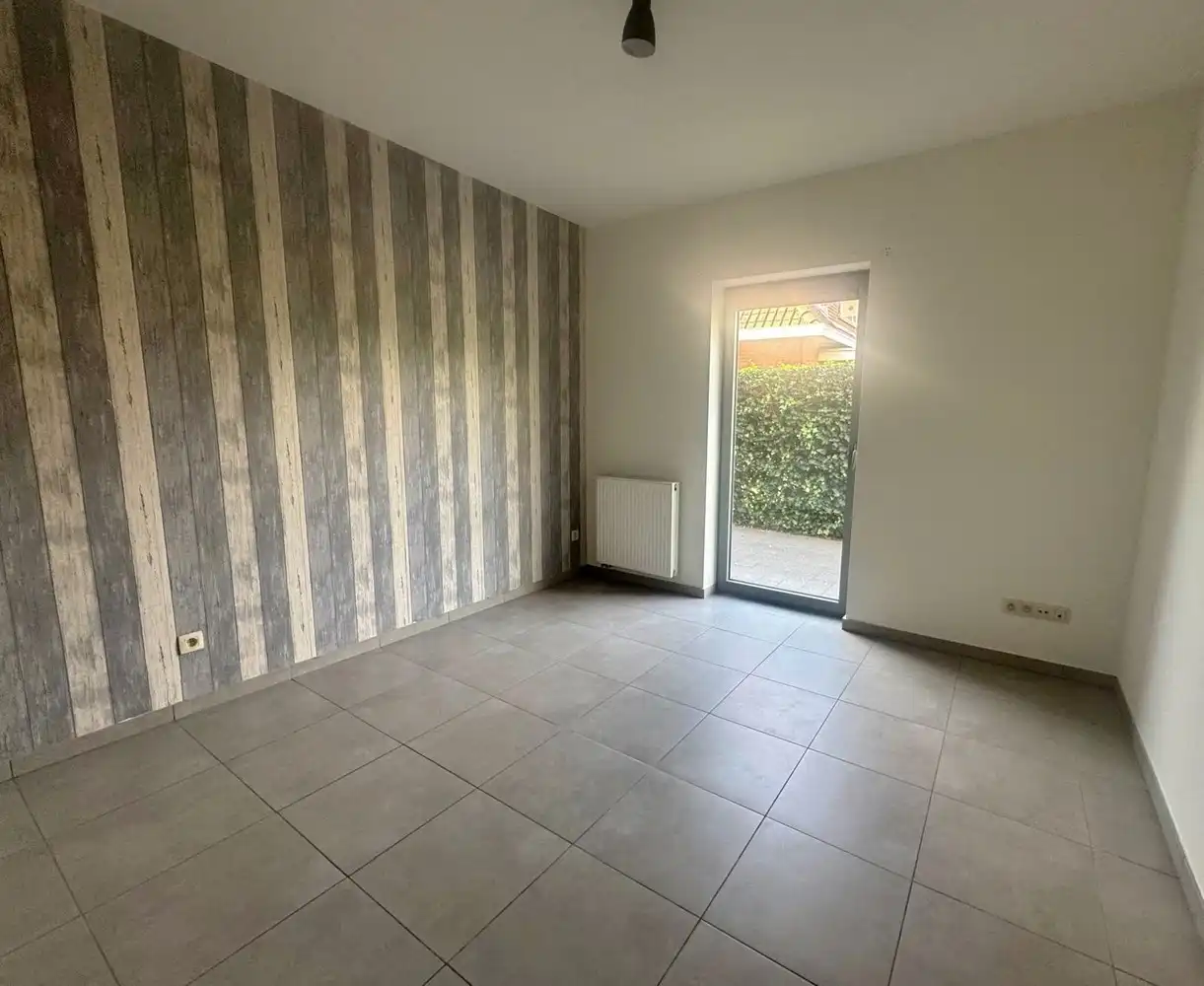 RUIM GELIJKVLOERS APPARTEMENT MET TERRAS EN TUIN foto 9