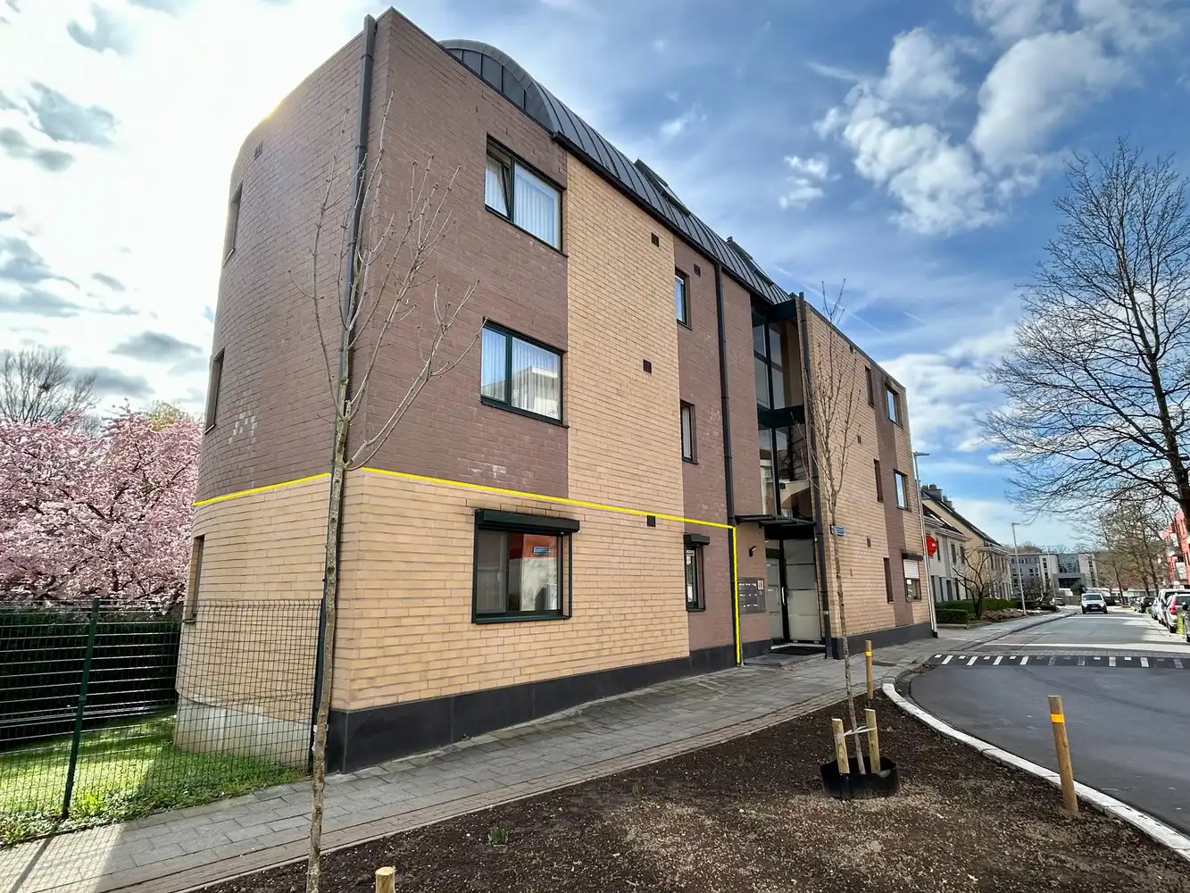 Ruim en lichtrijk gelijkvloers appartement met ruim zonneterras en autostaanplaats op toplocatie in Heverlee foto {{pictureIndex}}