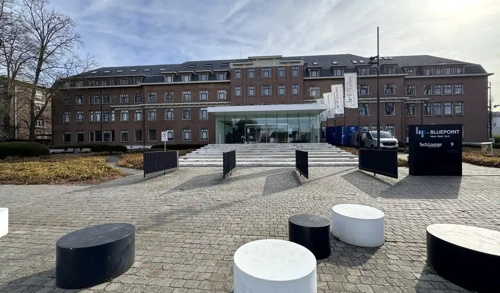 Full-service kantoorruimte in BluePoint Business Center foto {{pictureIndex}}
