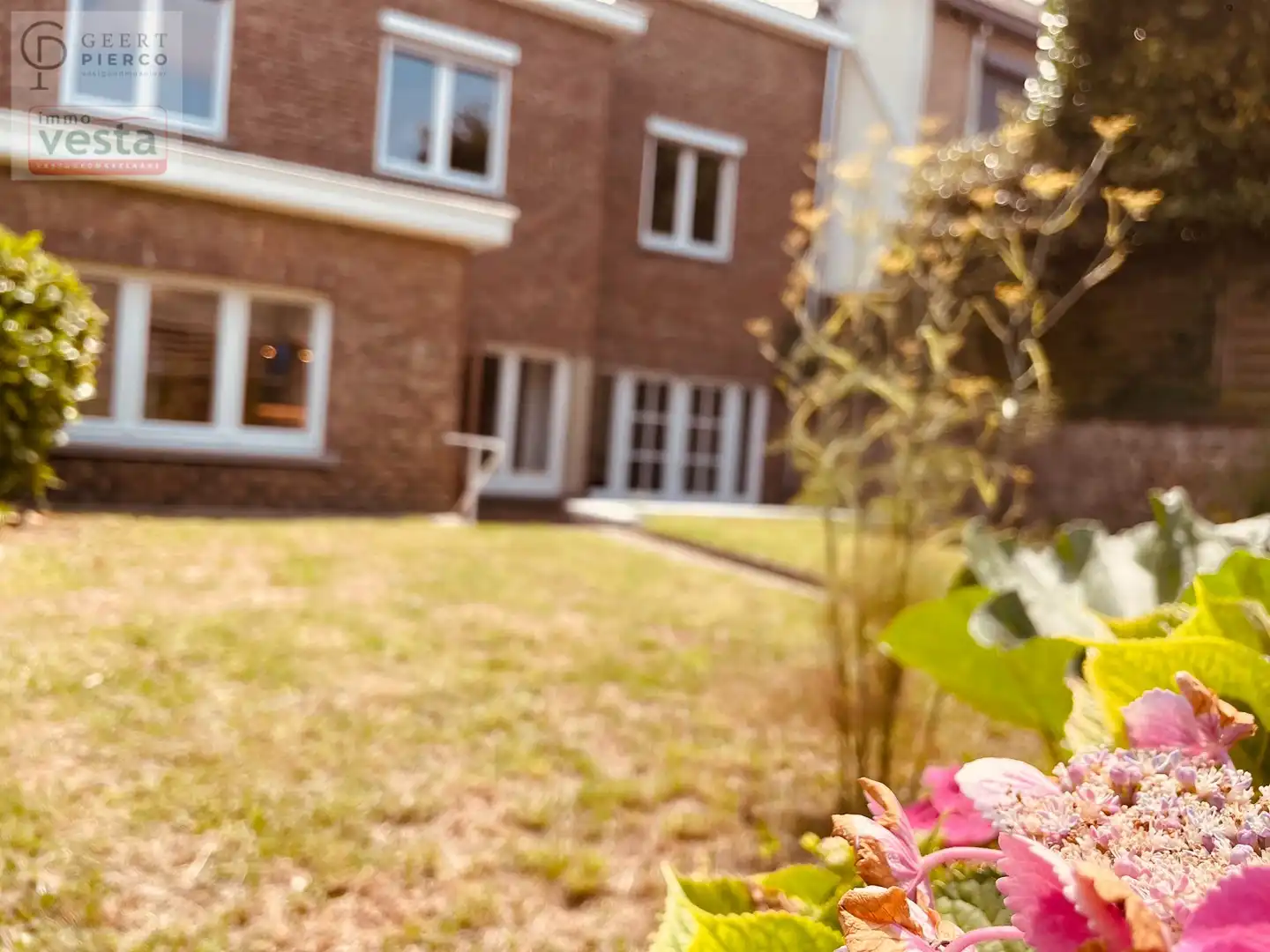 Prachtige gerenoveerde gezinswoning foto 37