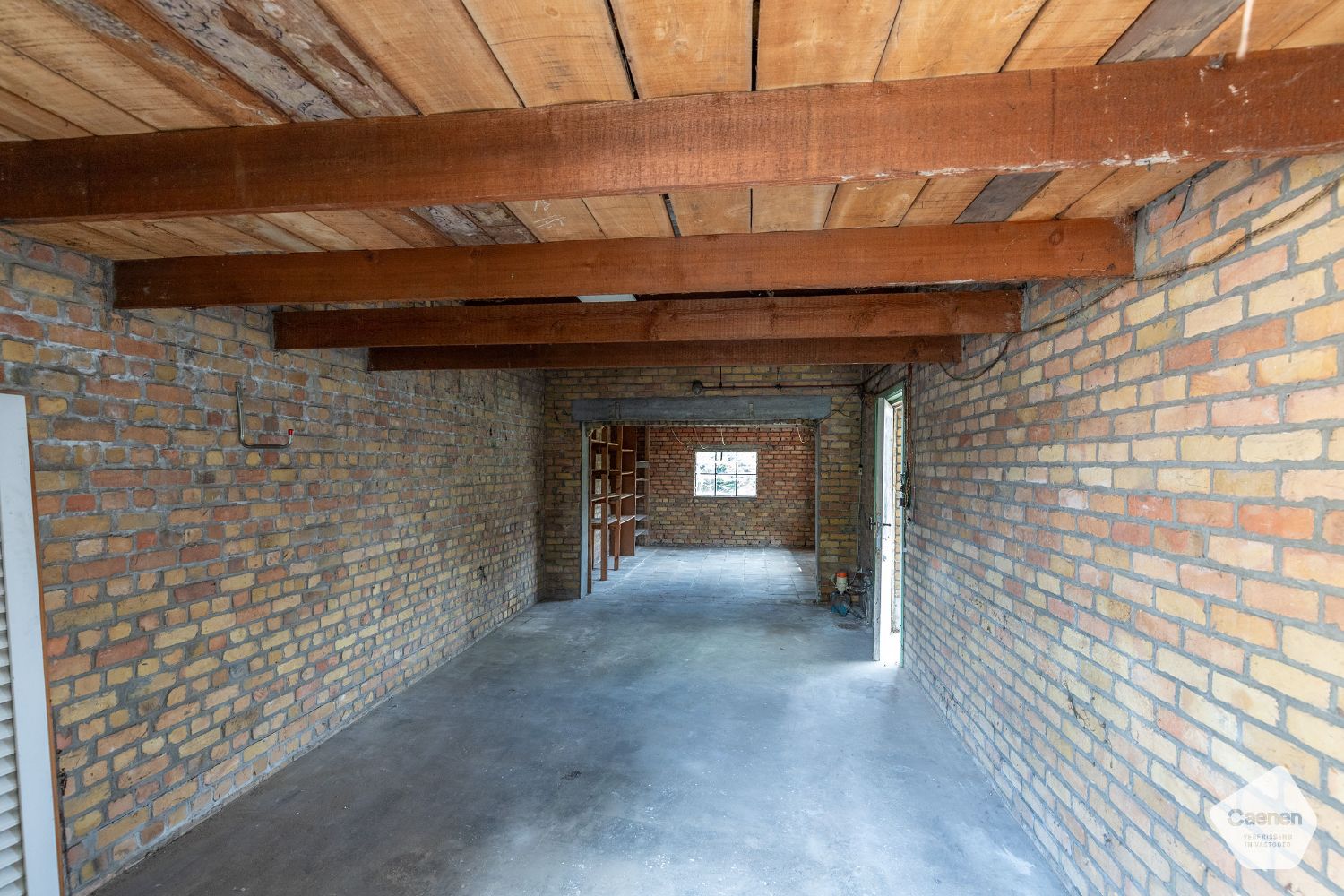 TE RENOVEREN STEVIGE HALF-OPEN WONING op CENTRALE LIGGING met 4 slaapkamers en GARAGE foto 16