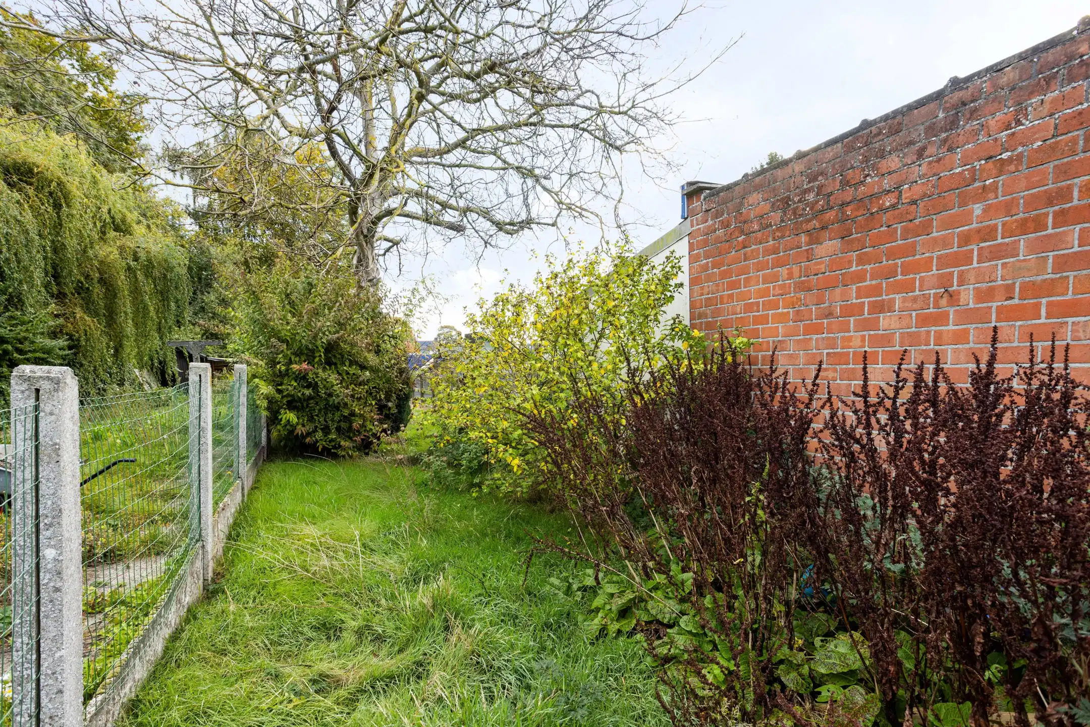 Interessante, te renoveren woning met tuin. foto 10