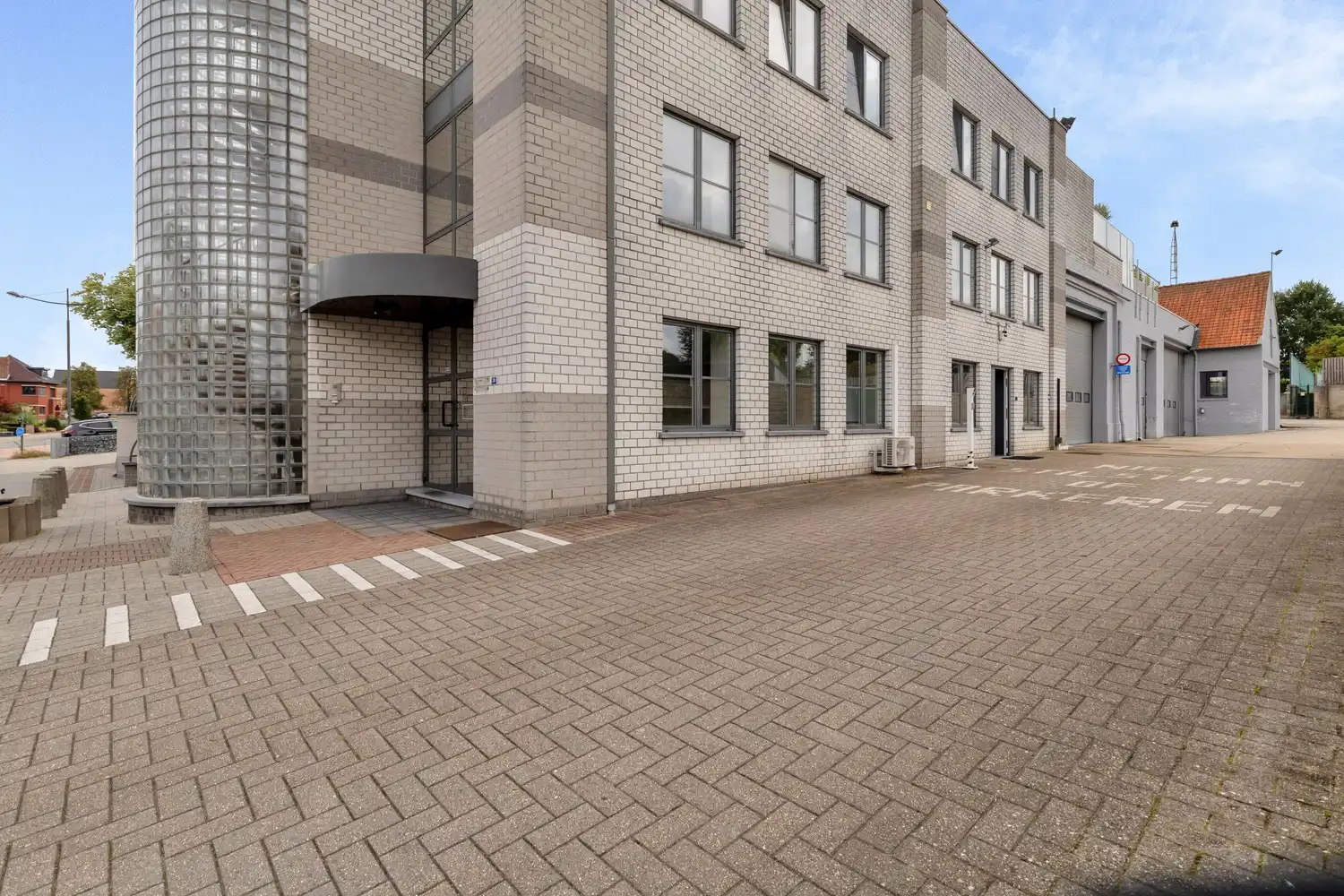 Unieke vastgoedopportuniteit! Ruim bedrijfscomplex met 2 appartementen en exclusief penthouse op 46a 55ca! foto 42