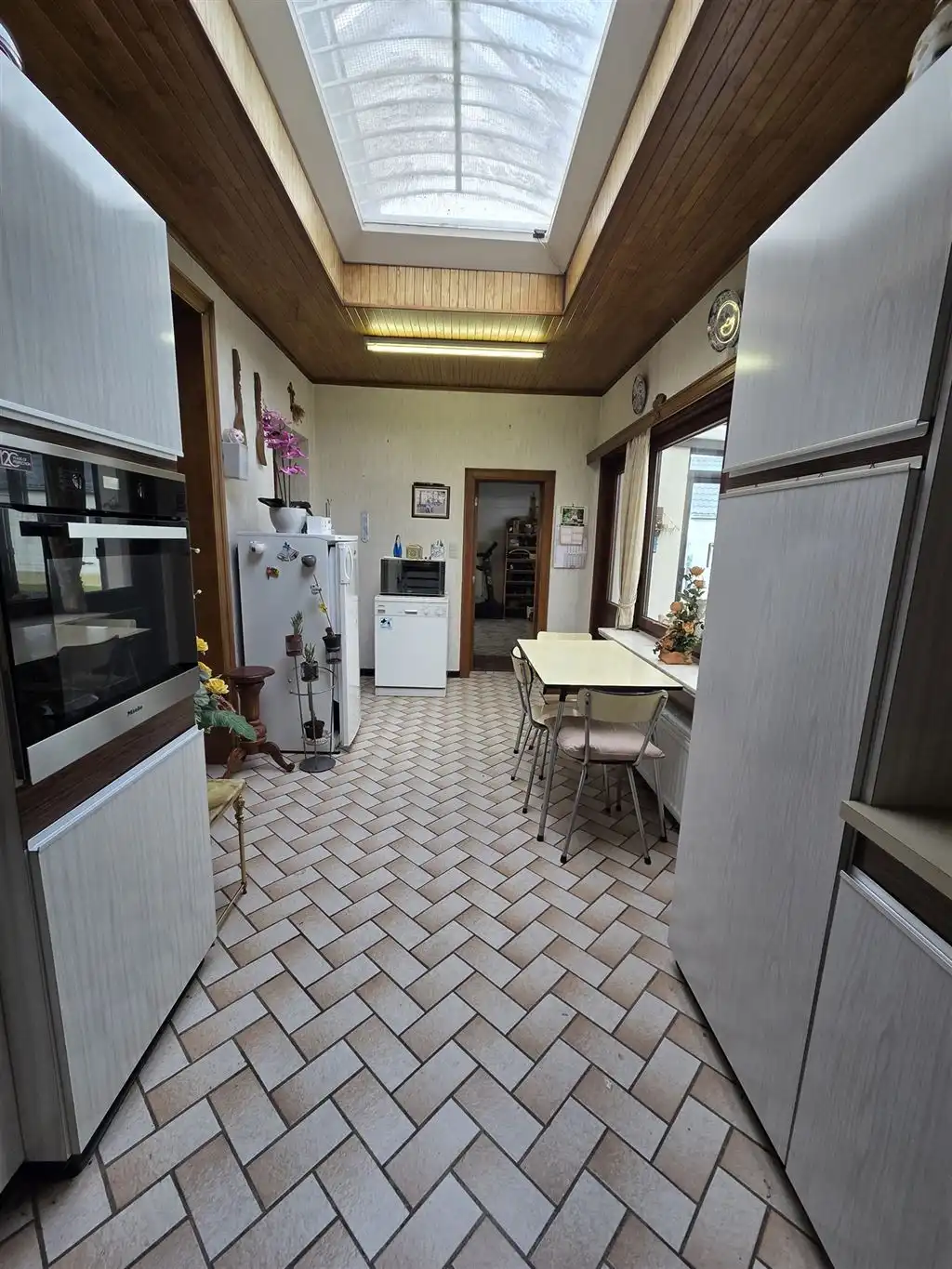 Ruime, op te frissen 3-gevelw met 4 slpks, gar en tuin foto 10