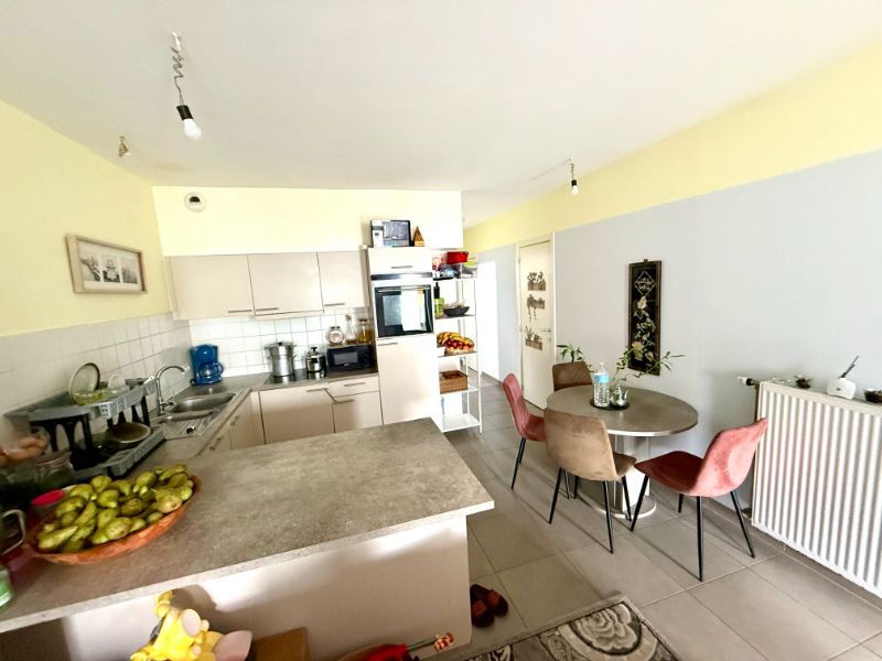 Ruim en lichtrijk appartement met 2 slaapkamers, terras en dubbele autostaanplaats op een boogscheut van de Leie foto 5
