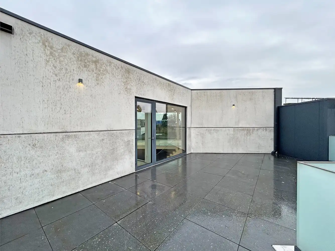 Modern en lichtrijk handelspand/kantoor met magazijn (300m²) te huur in Wijnegem! foto 12