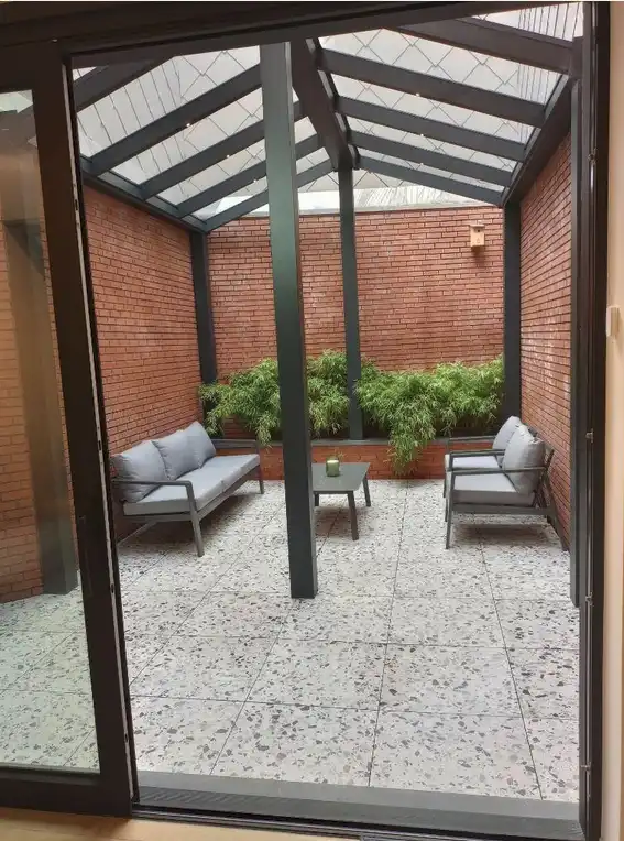 Prachtig gemeubelde duplex te huur foto 18