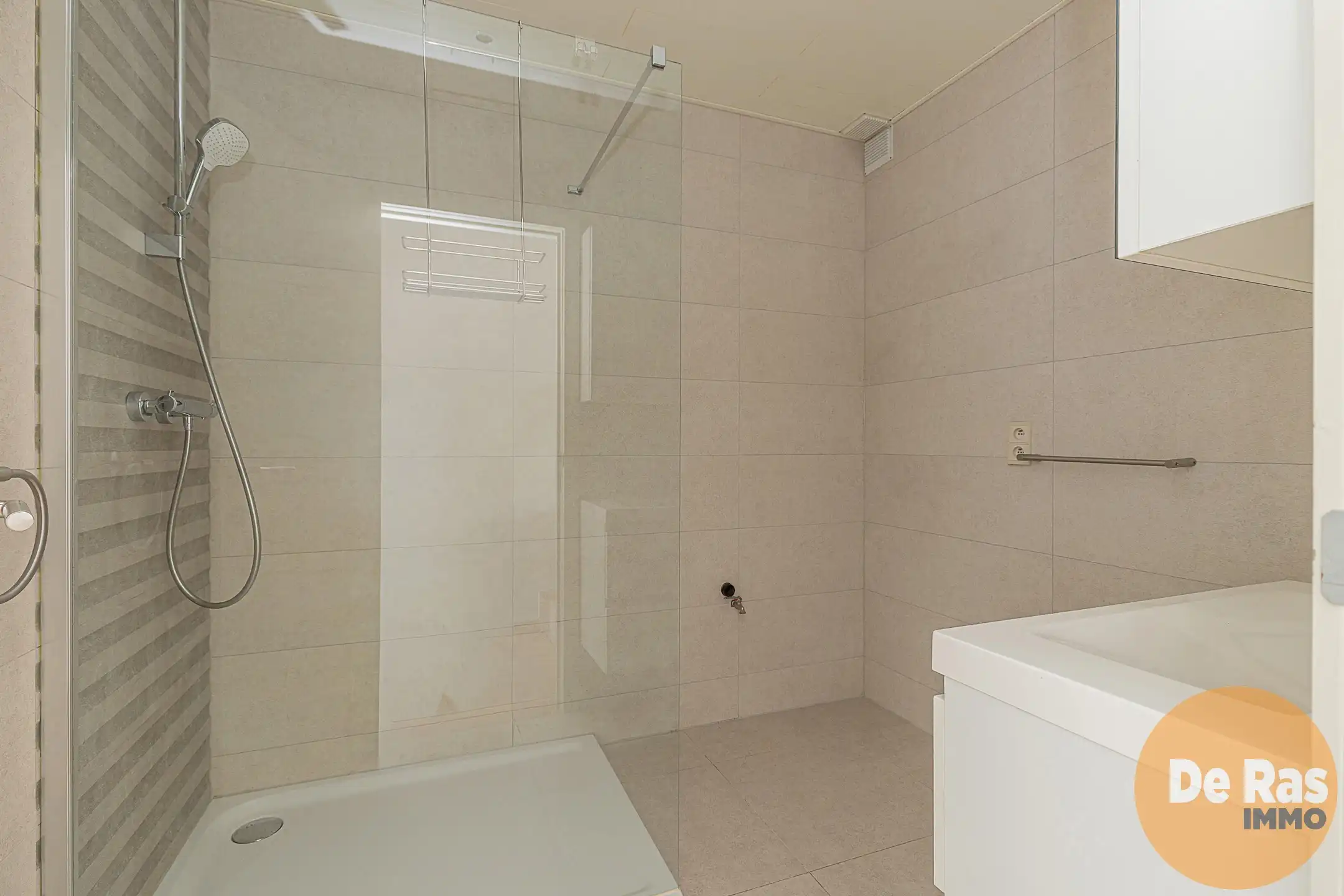 HERZELE- Verzorgd 2-slaapkamerappartement met 2 terrassen foto 10