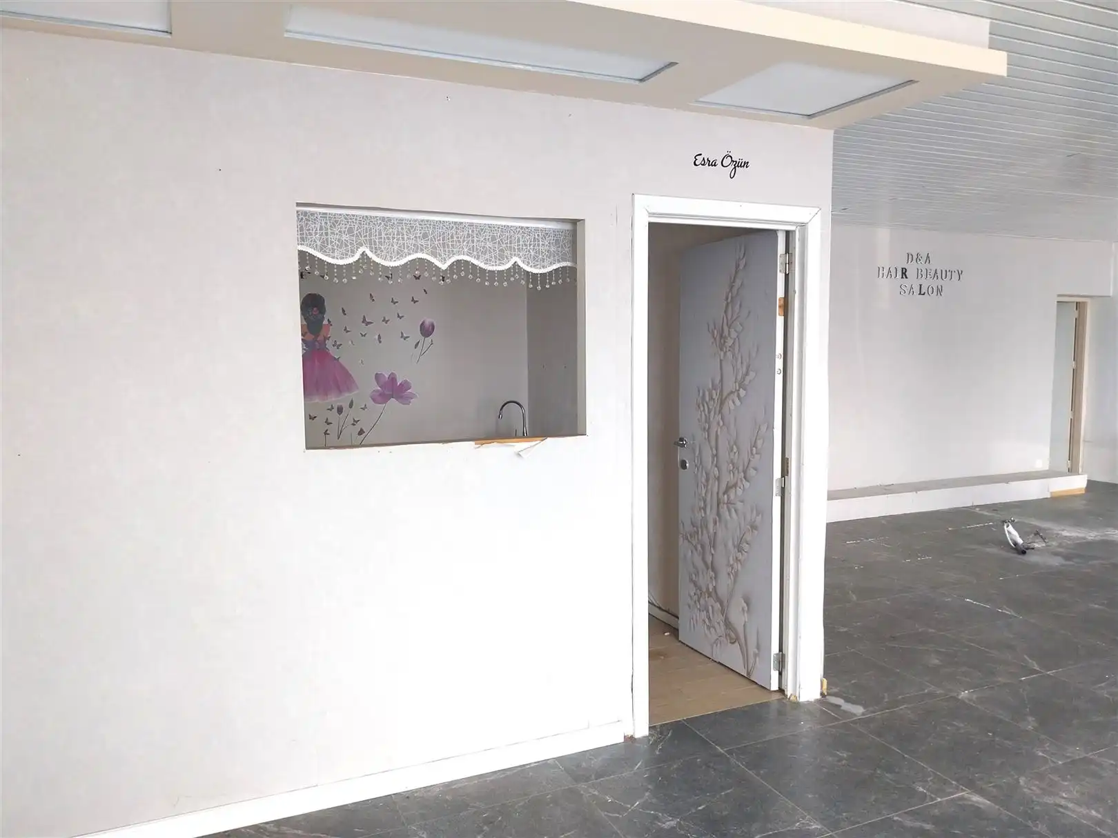 TE HUUR: Handelspand/kantoorruimte gelegen te Beringen! foto 6