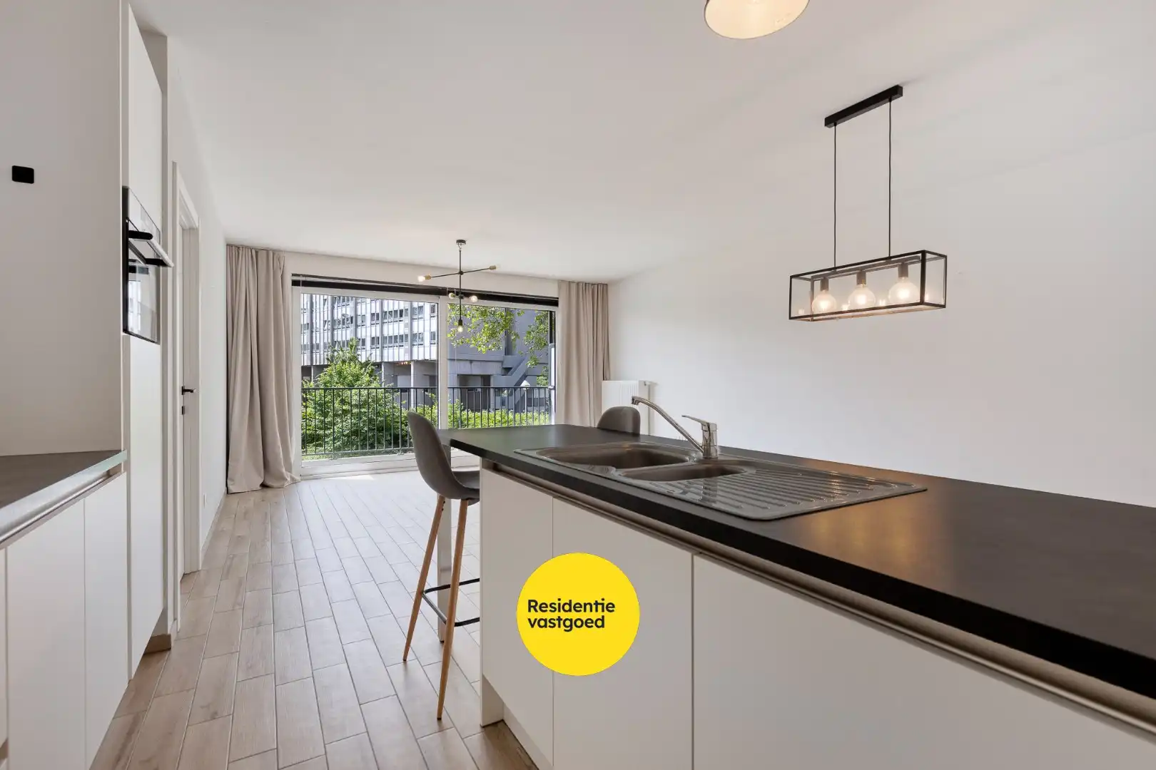 Instapklaar 1-slpk appartement te Laken foto 3
