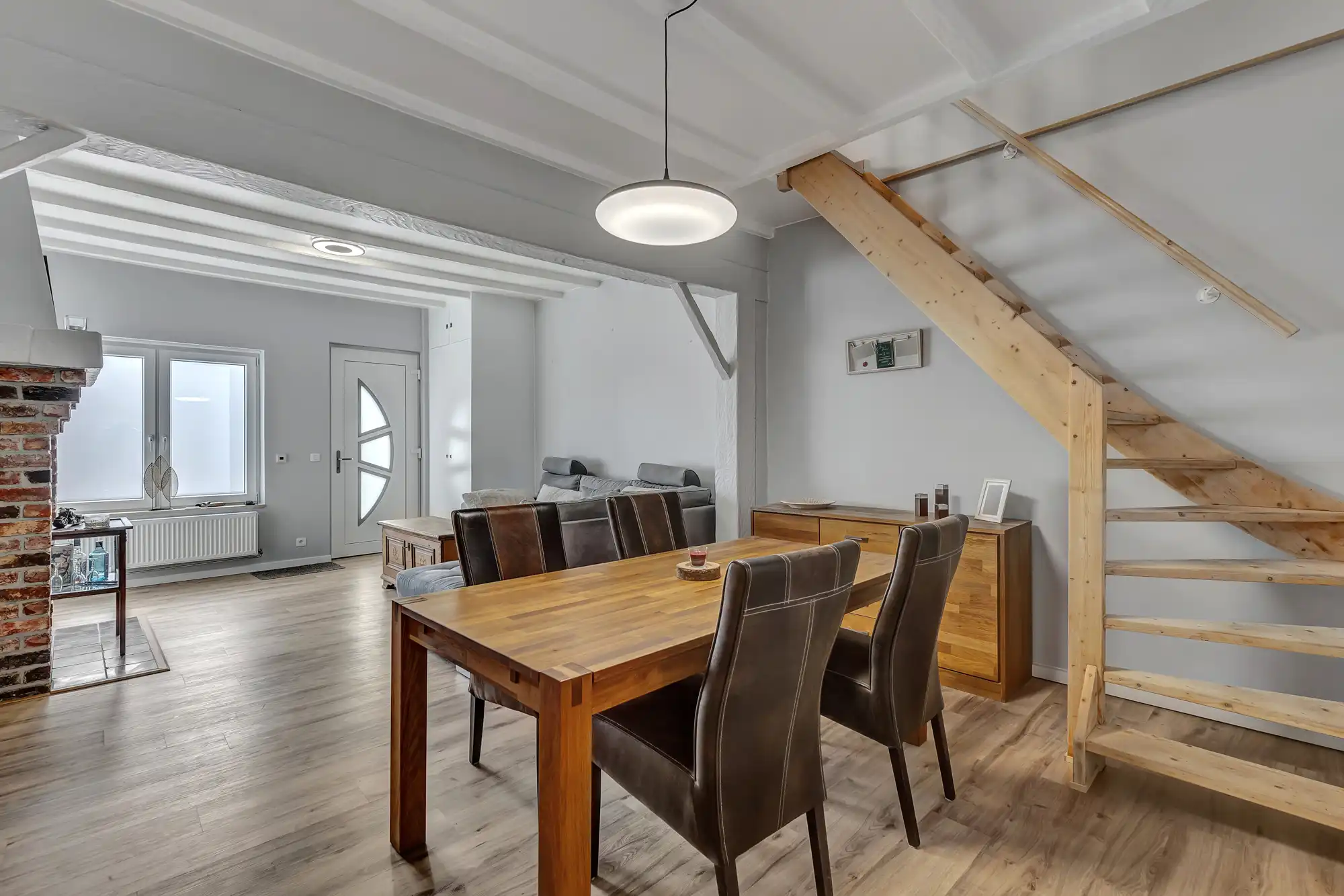 Compleet gerenoveerde woning met terras te Roosdaal foto 3