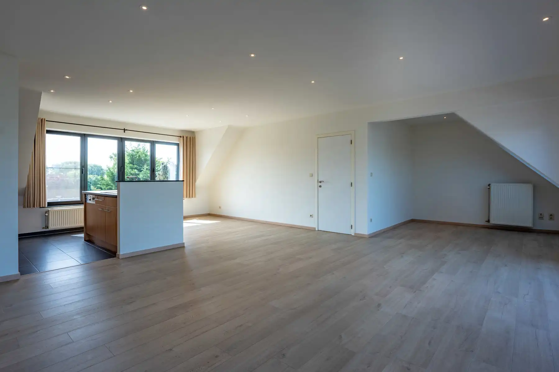 Instapklaar appartement, groot terras, staanplaats en lift! foto 3