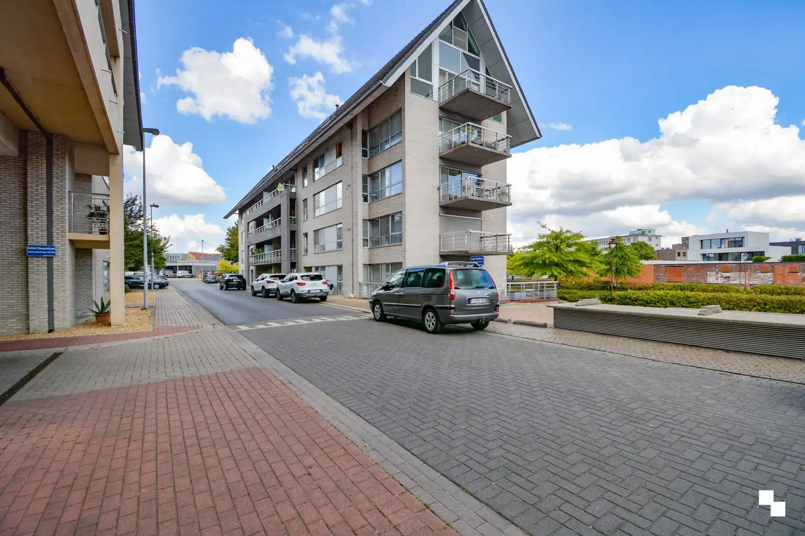 UItzonderlijk ruim appartement aan het water te Roeselare! foto 3