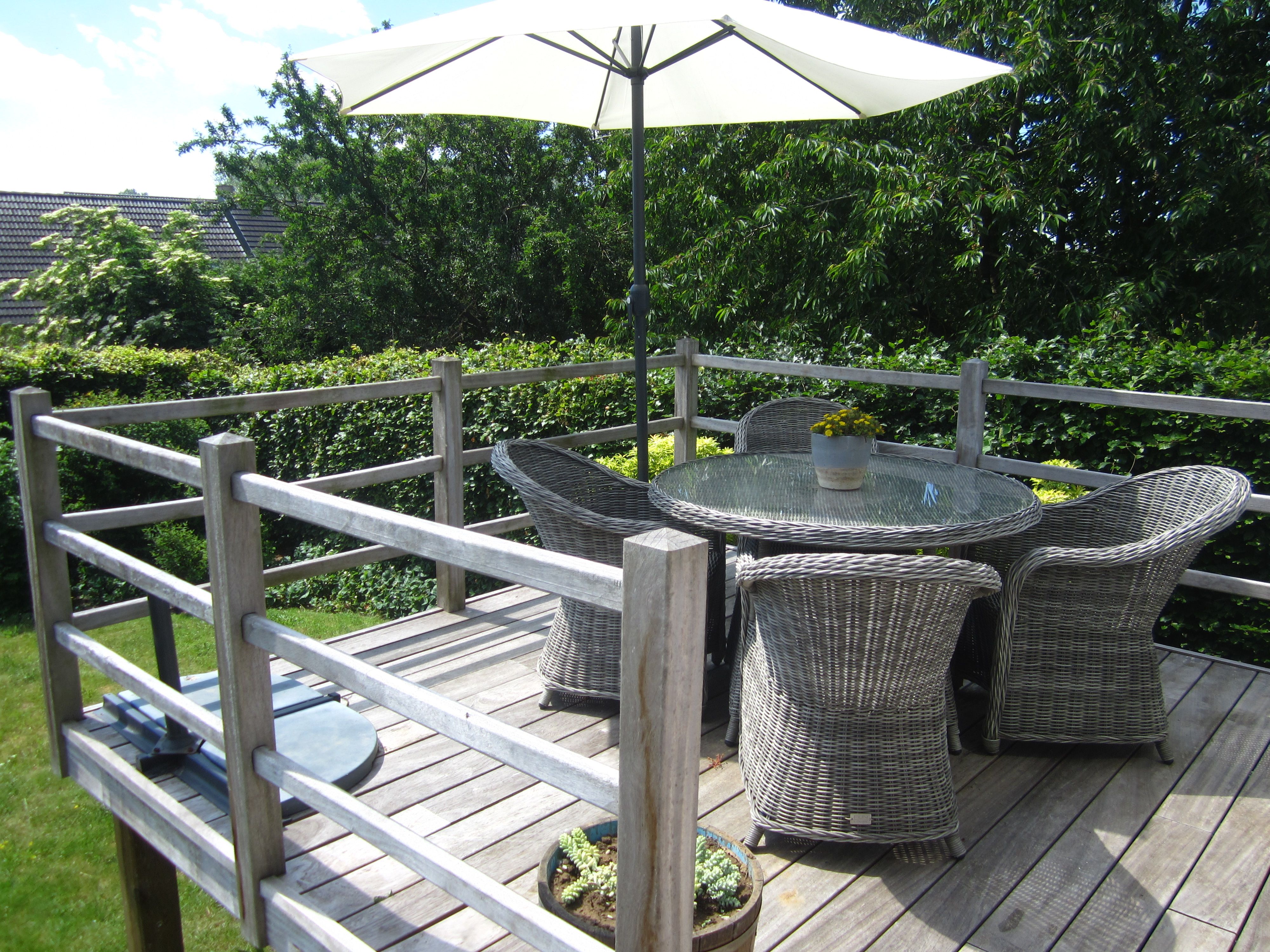 Charmante open bebouwing op 559m² met mooie aangelegde tuin.  foto 3