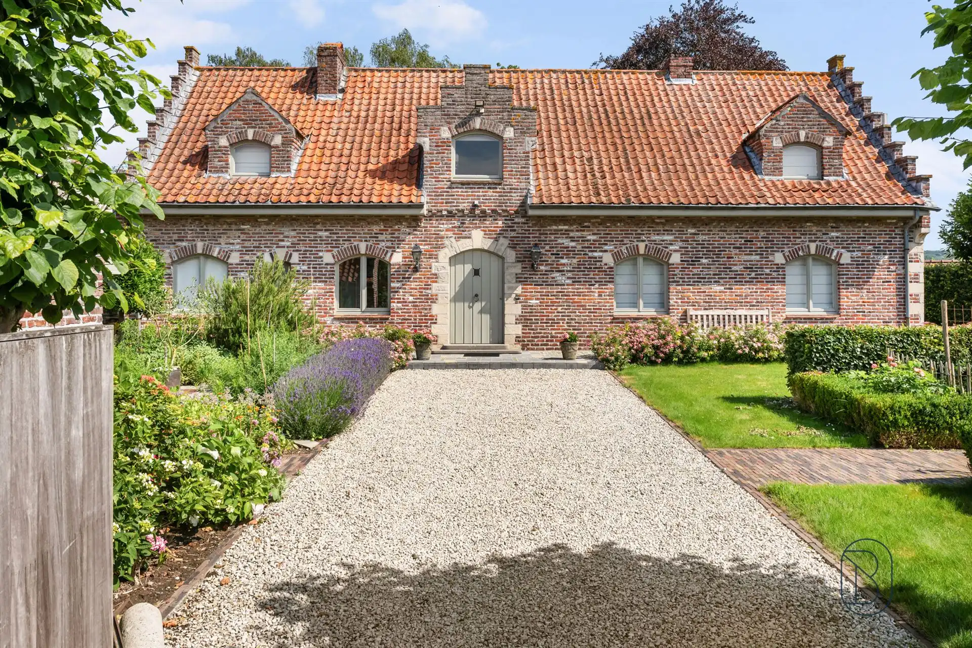 Charmante villa met tuin, garage en tal van mogelijkheden foto 3