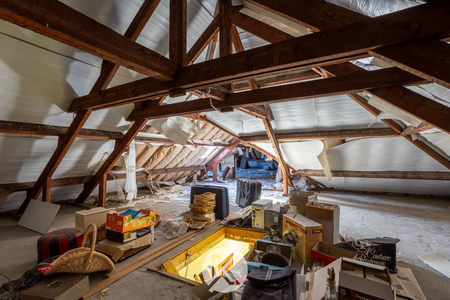 Robuuste, tijdloze villa met veel potentieel foto 21