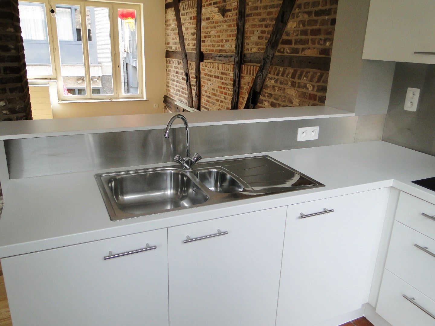 Gezellige studio met twee slaapkamers in hartje Maaseik foto 8