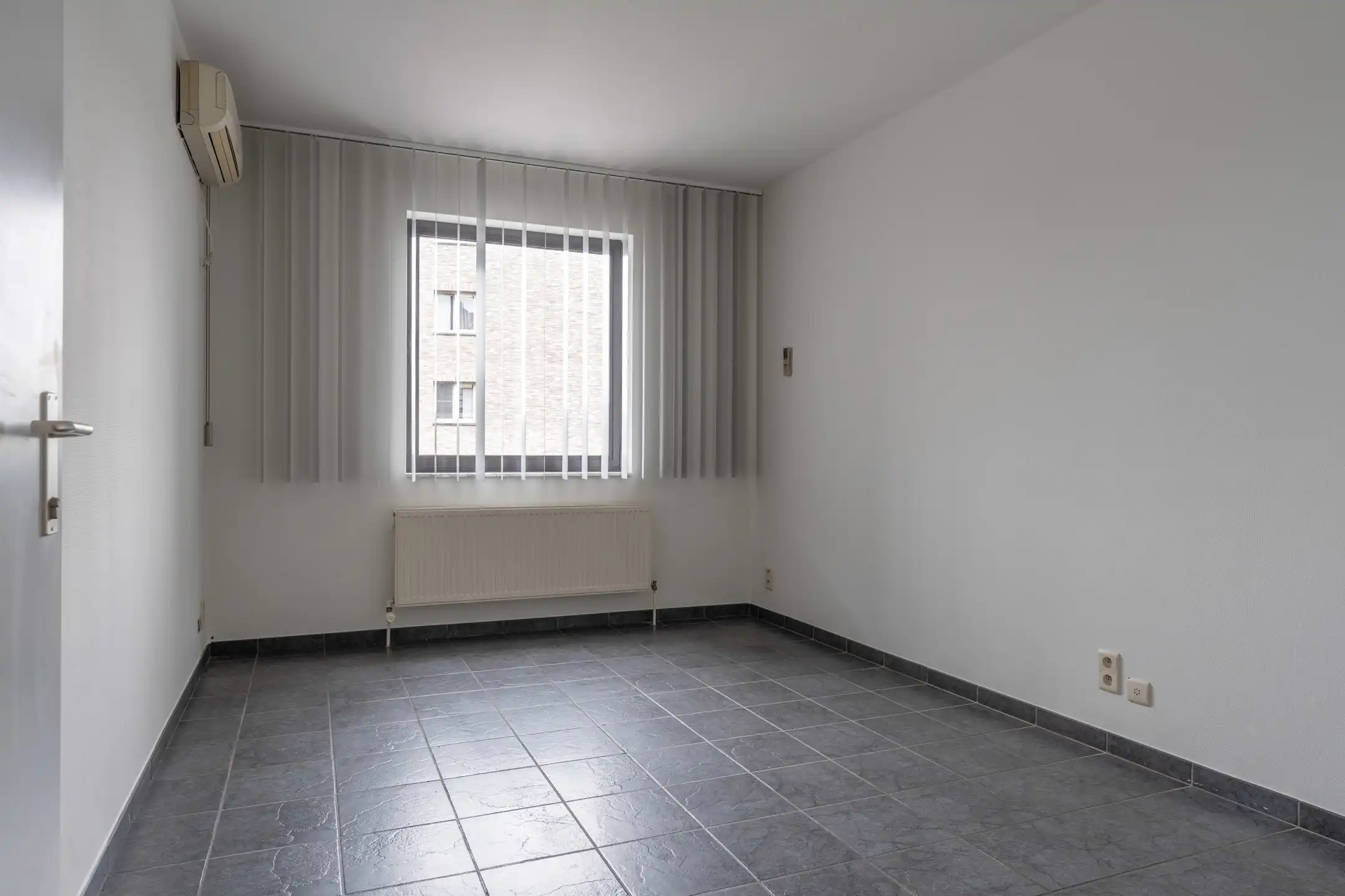 Ruim 3-slaapkamer appartement met terras te Turnhout. foto 4