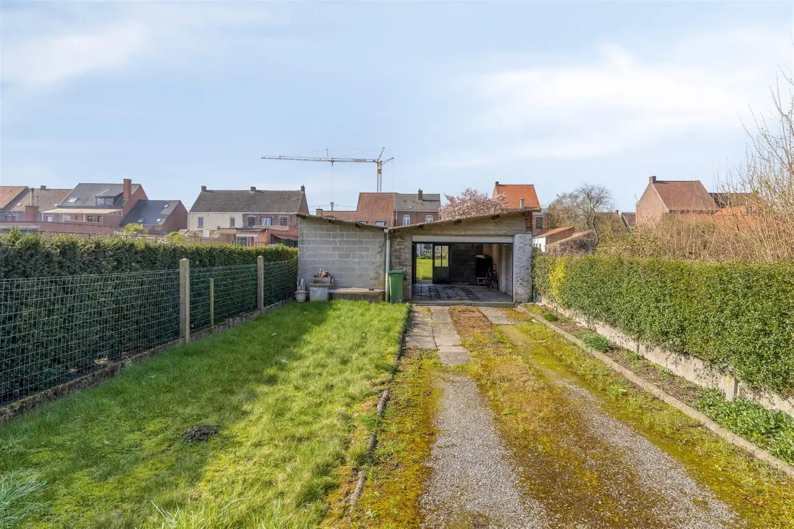 Te renoveren woning met 4 slaapkamers foto 28