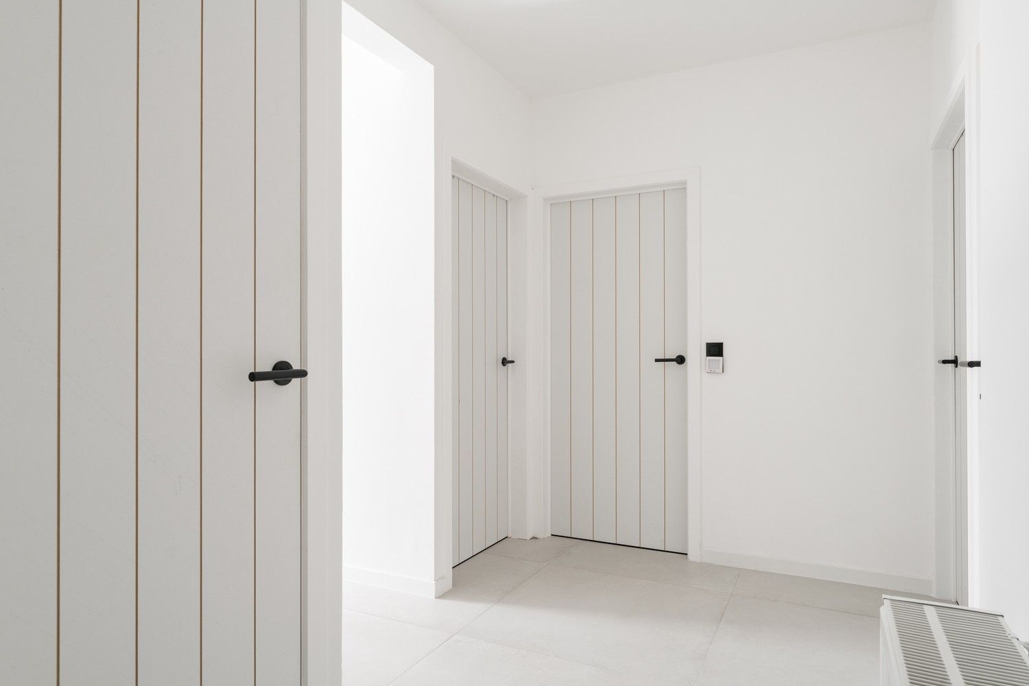 Ruim en volledig gerenoveerd 3 slaapkamer appartement foto 4