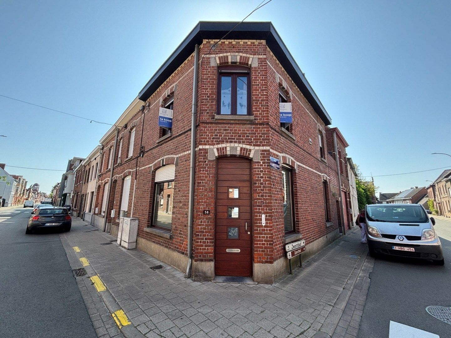 Lichtrijke hoekwoning met instapklaar karakter in het centrum van Izegem. foto 15
