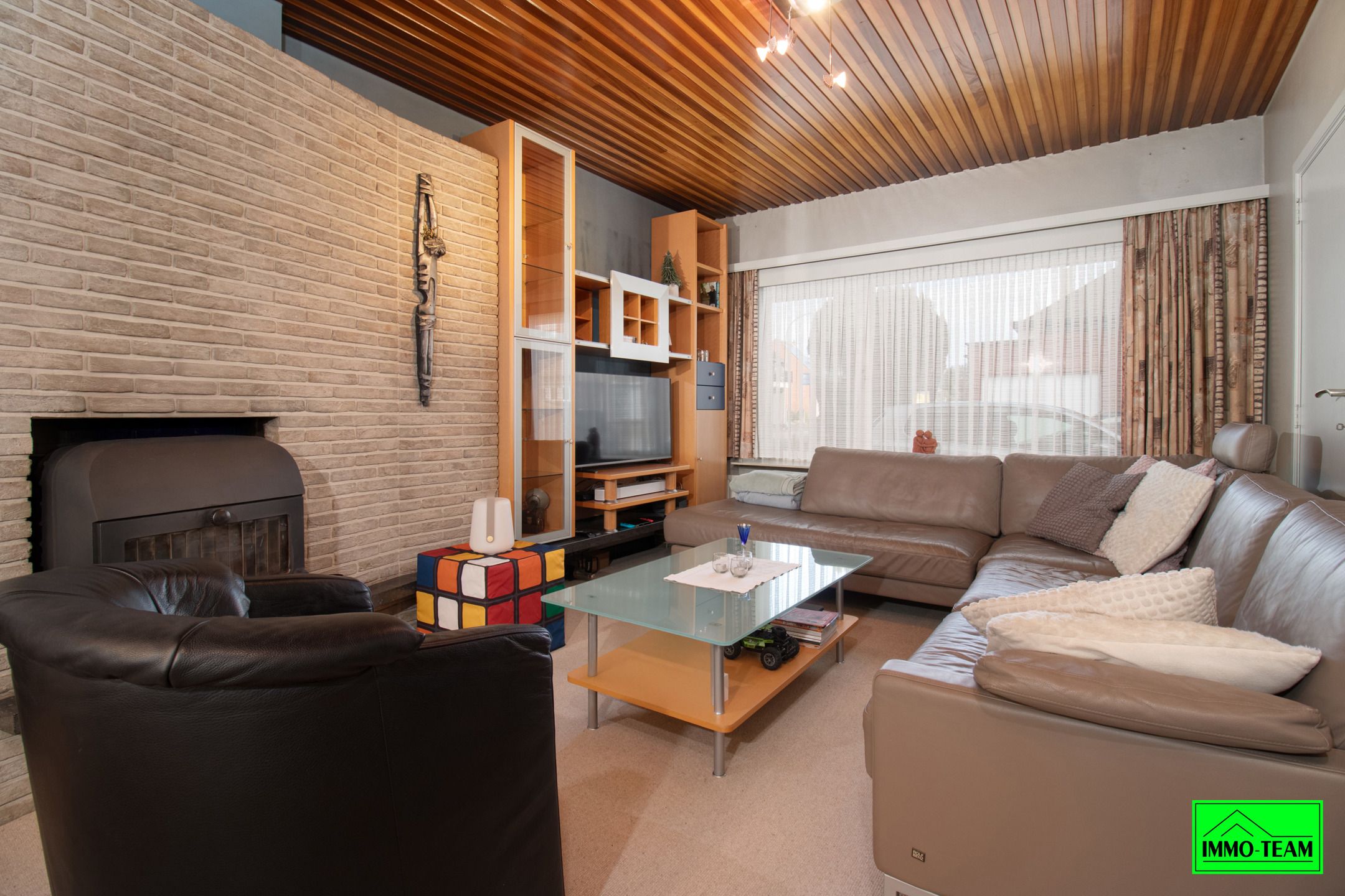 Ruime gezinswoning met tuin en garage in Denderleeuw foto 2