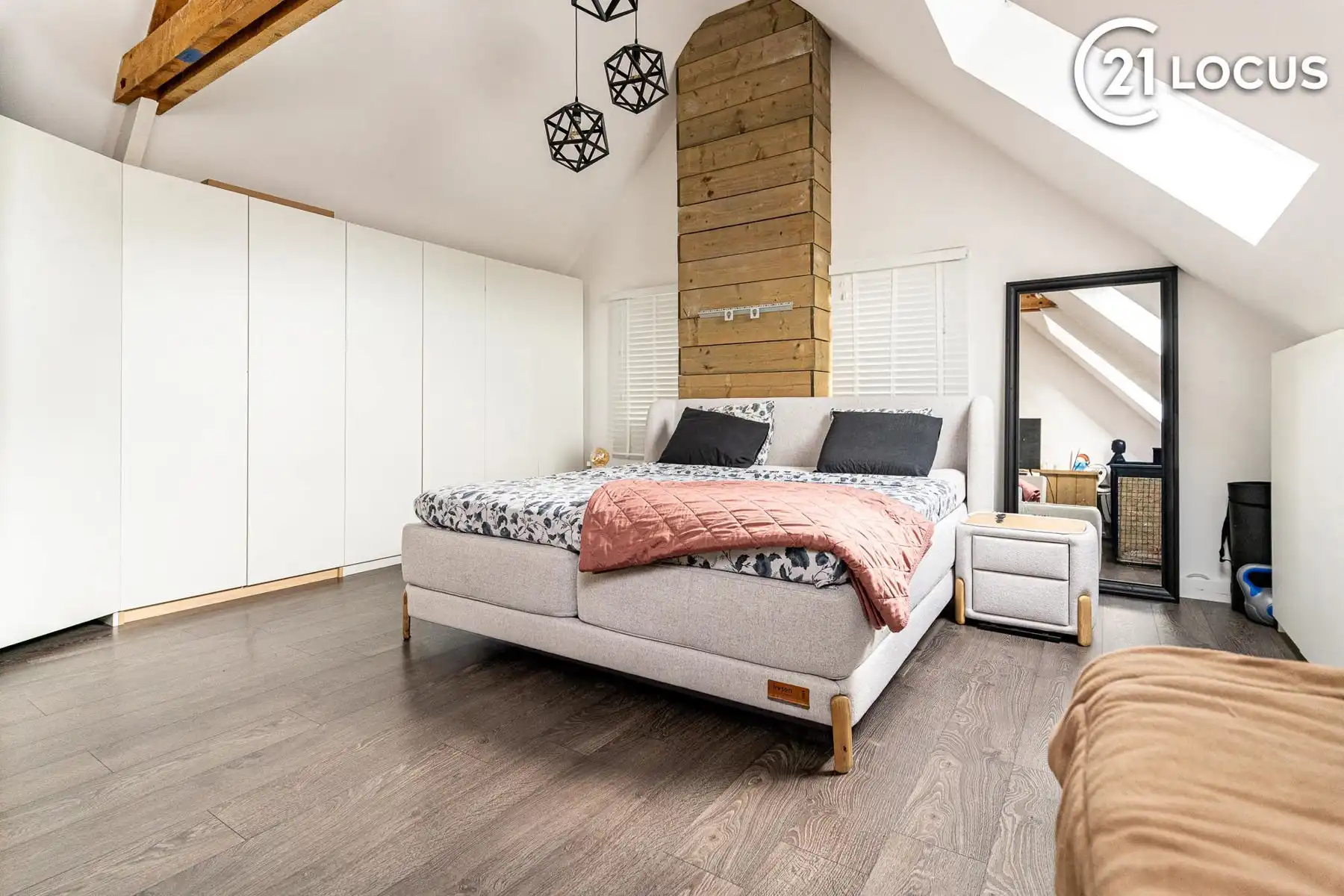 Lichtrijke woning met ruime leefkeuken en garage foto 19