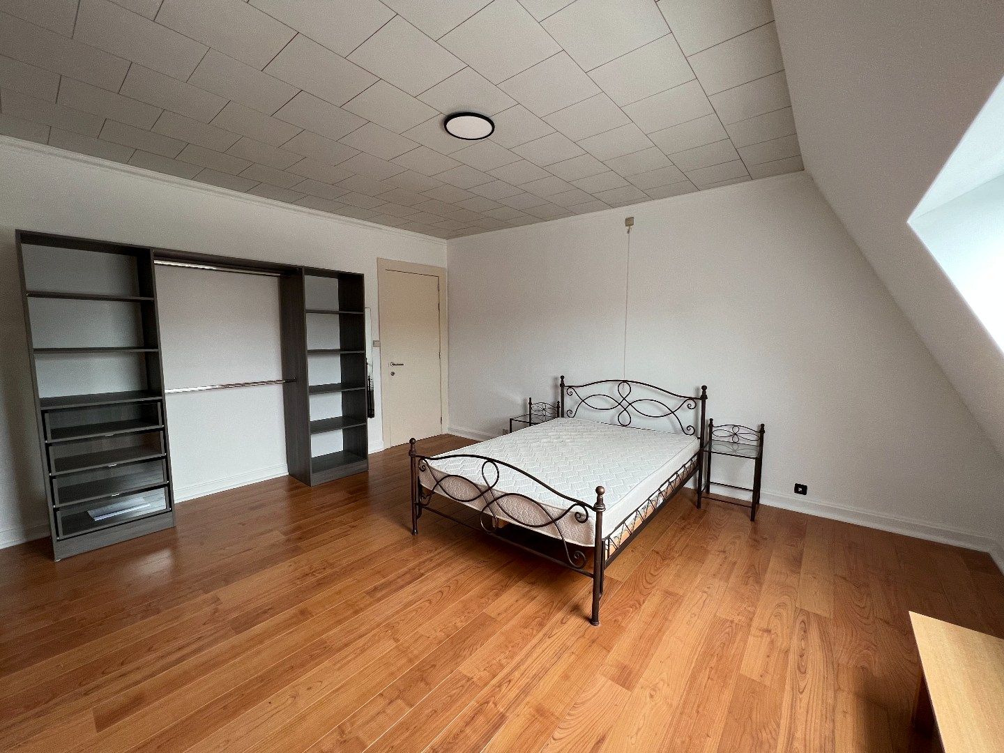 GEMEUBELD DUPLEX-APPARTEMENT MET 1 SLAAPKAMER IN IEPER foto 6