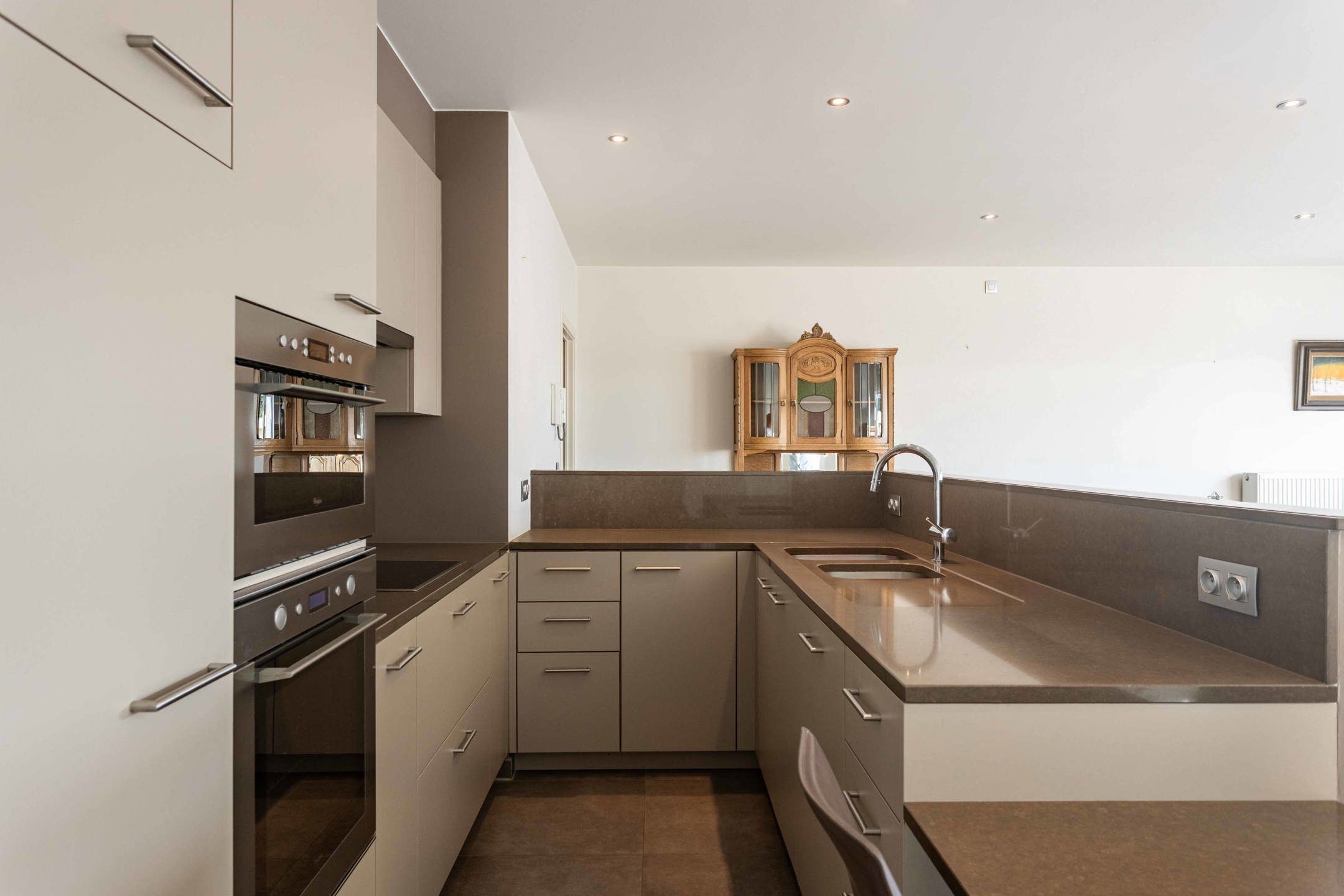 Lichtrijk appartement met terras en garagebox te Kluisbergen foto 6