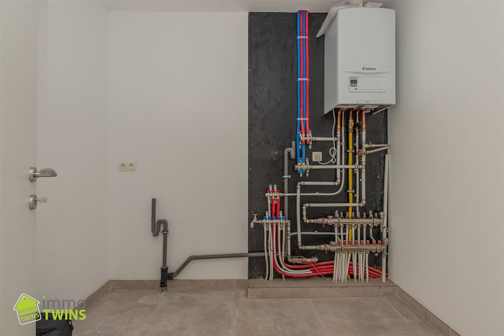 Gezellige instapklaar gerenoveerde starterswoning met parking en tuin te Hamme foto 6