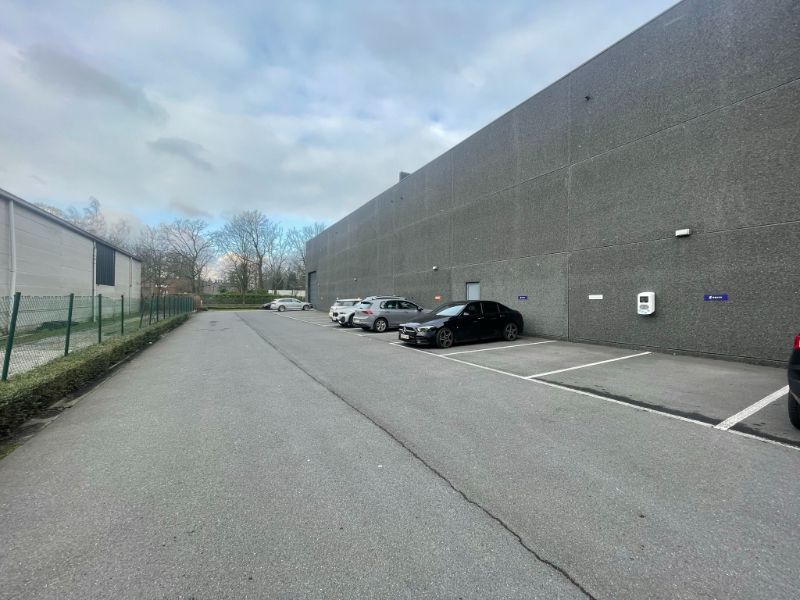 Kantoor van 350m² te huur op goede locatie in Sint-Denijs-Westrem. foto 3