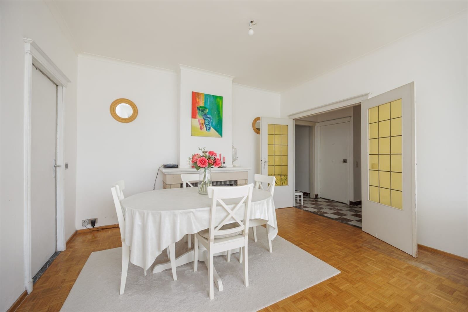 Vernieuwd 2-slaapkamerappartement met terras in Antwerpen foto 4
