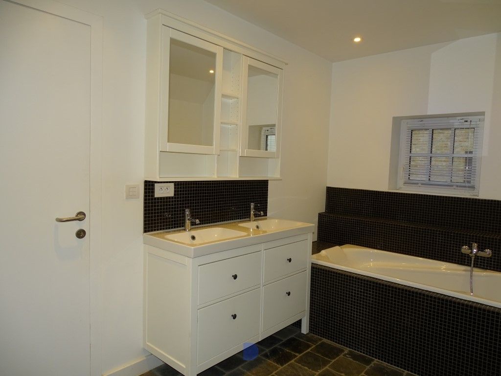 Recente alleenstaande woning met 5 slaapkamers. foto 11