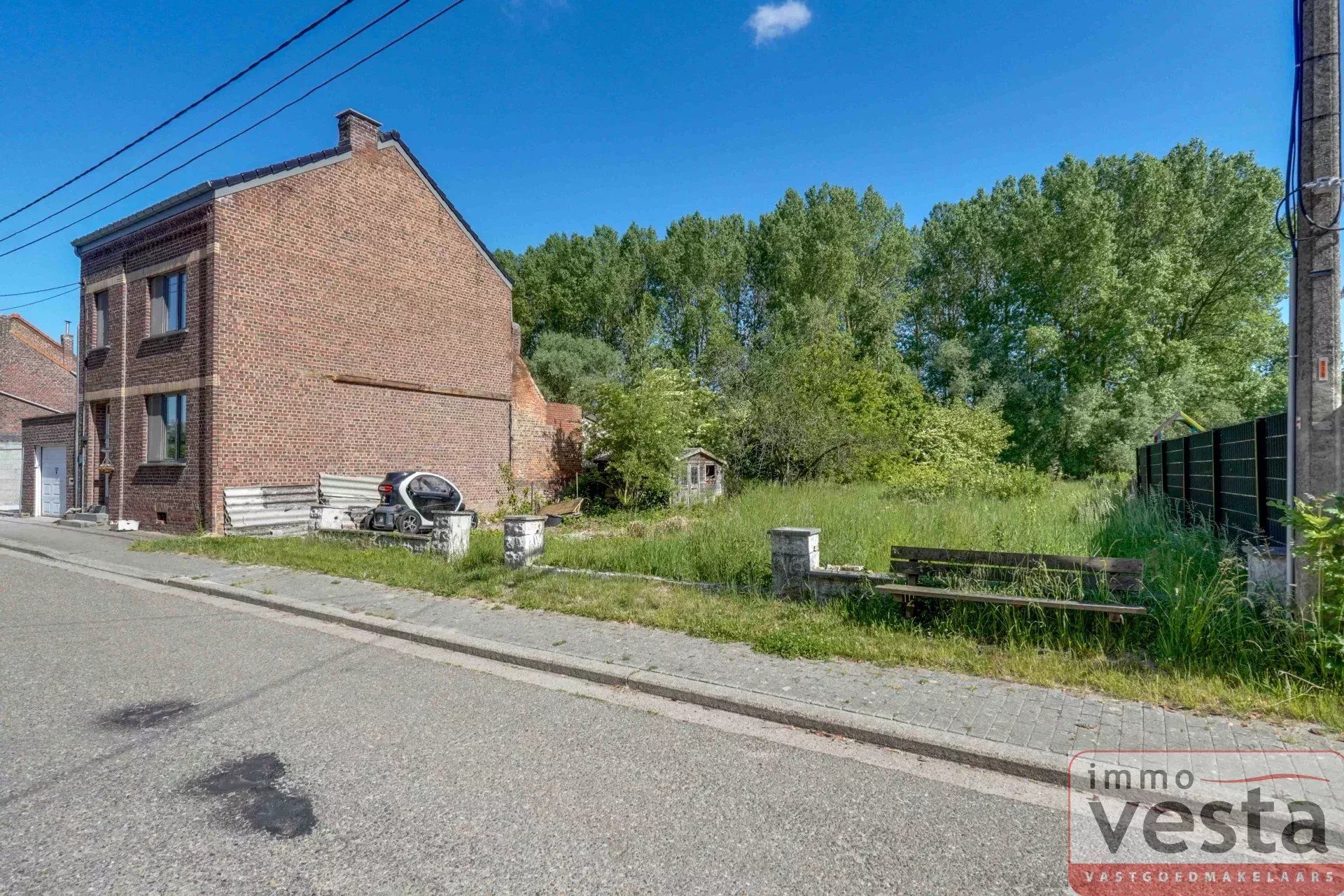 Rustig gelegen bouwgrond voor halfopen woning foto {{pictureIndex}}