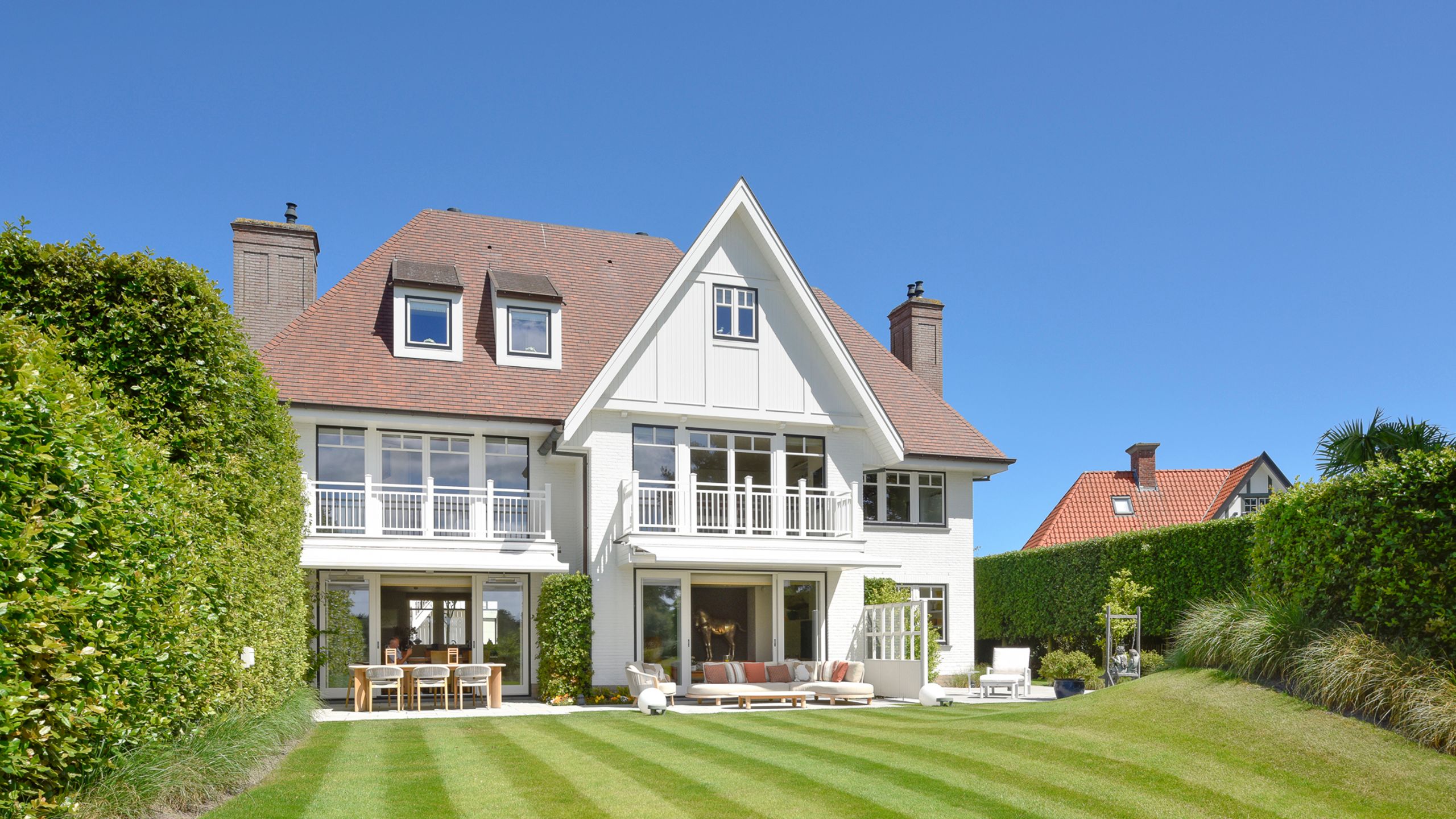 VILLA met panoramisch zicht en unieke ligging aan de golf... foto 3