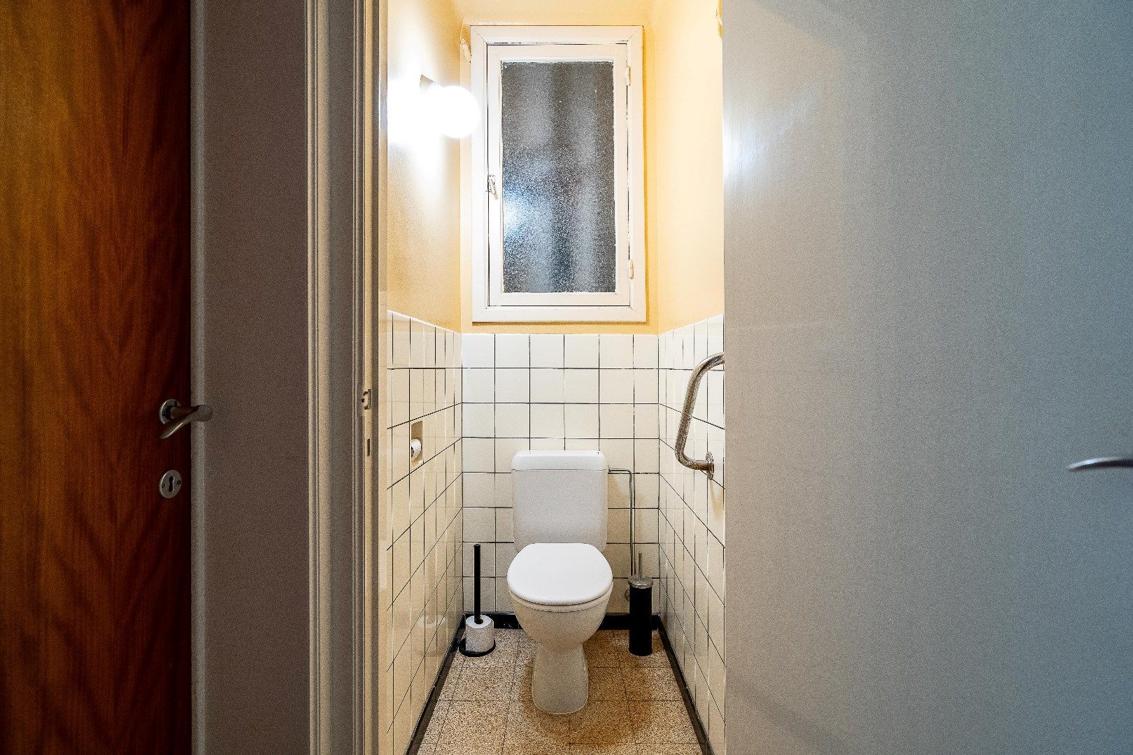 Te renoveren appartement gelegen in een kleinschalige residentie in een zijstraat van de Dumortierlaan. foto 18