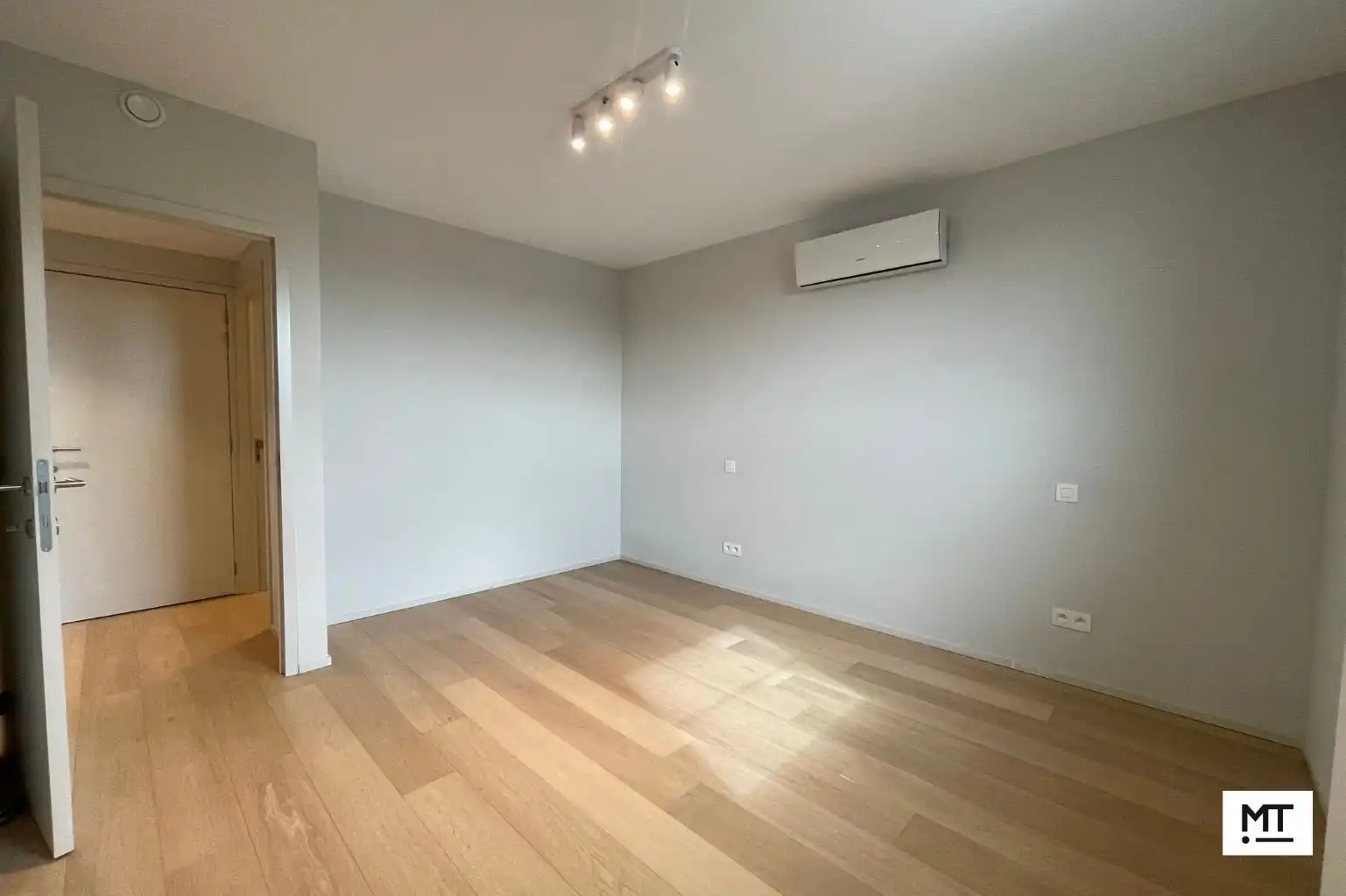 Ruim 2-slaapkamerappartement met dubbele terrassen en prachtig uitzicht foto 13