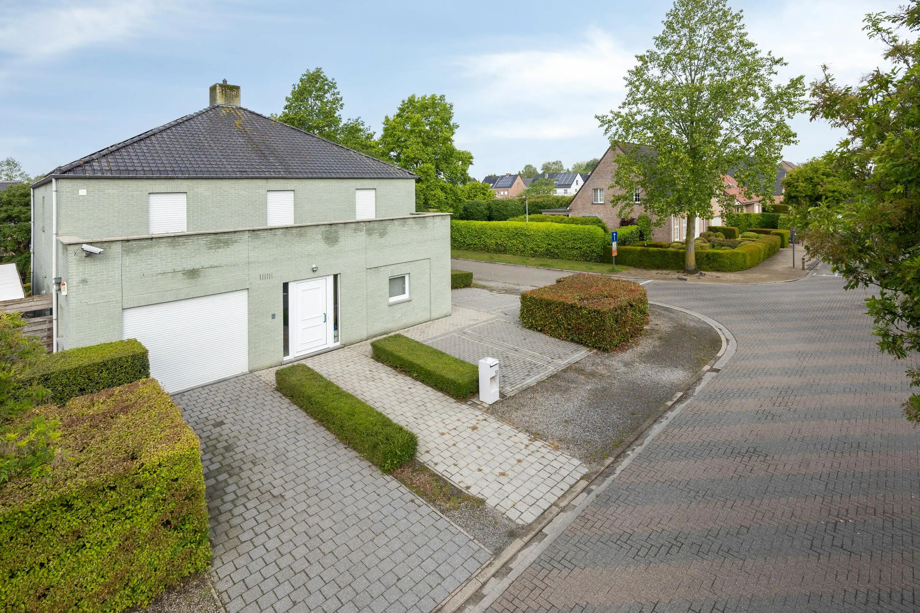 Ruime dokterswoning met praktijk te koop in Hoogstraten foto {{pictureIndex}}