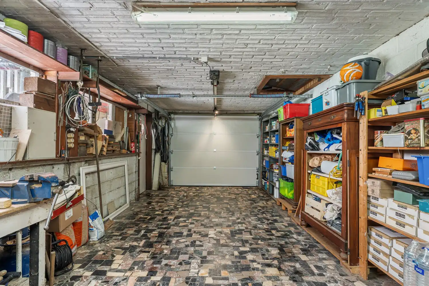 Goed gelegen en vrijstaande woning met 2 slaapkamers, uitbreidingsmogelijkheden onder het dak en een oprit met een garage op een perceel van 9a 96ca grenzend aan en met de tuin deels gelegen in agrarisch gebied! foto 22