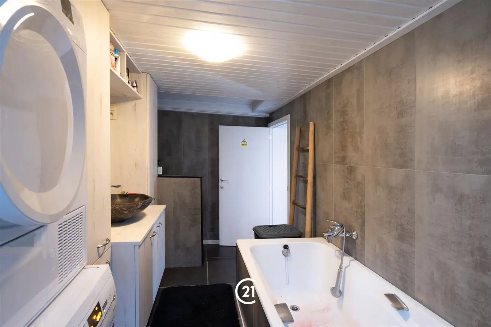 starterswoning met 2 slaapkamers, garage en aparte tuin foto 12