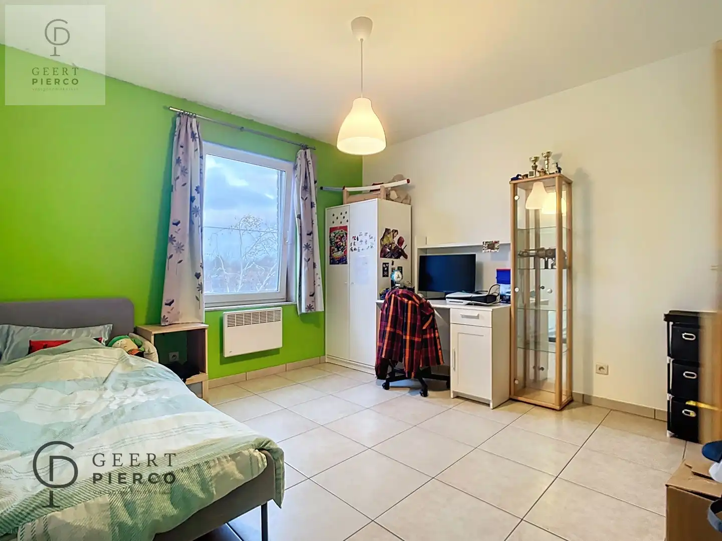 Ruim appartement met twee slaapkamers, kelder en ondergrondse staanplaats. foto 14