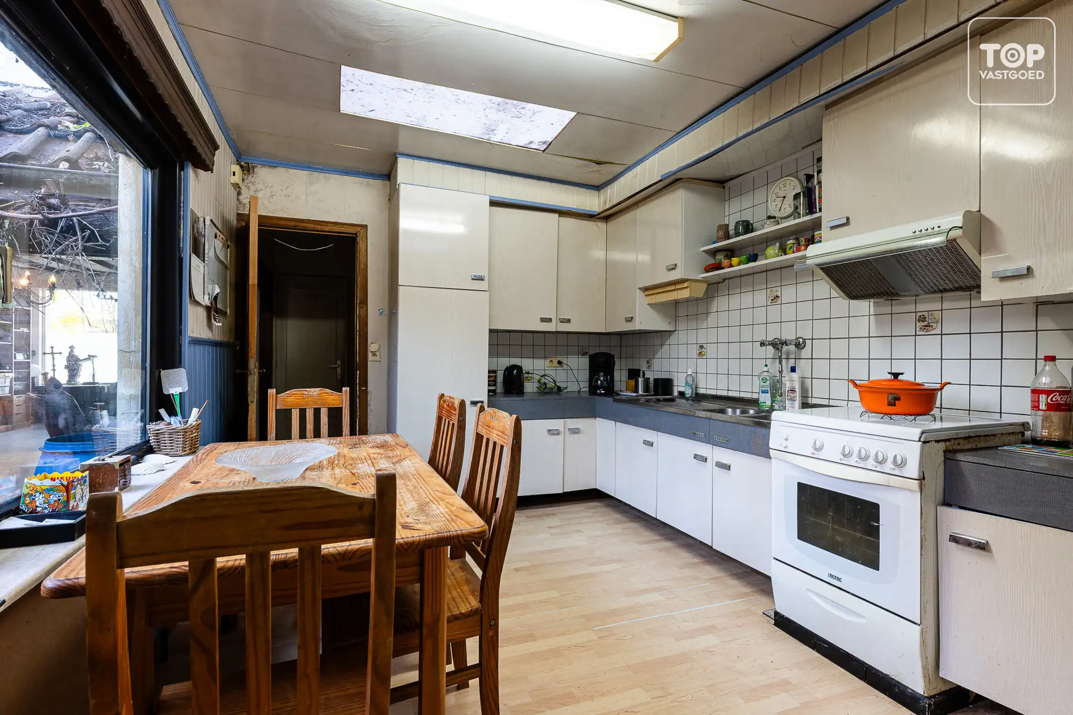 Ontdek deze te renoveren woning met 4 slaapkamers te Mariakerke! foto 7