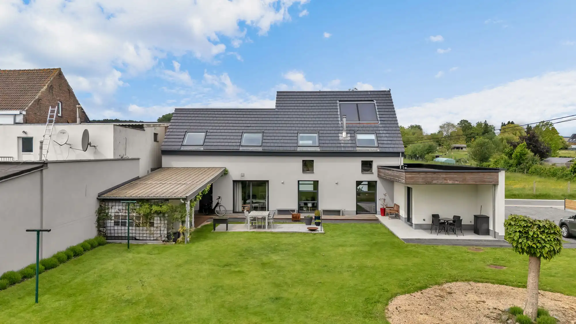 Ruime en volledig gerenoveerde veelzijdige woning op 19a68ca foto 2