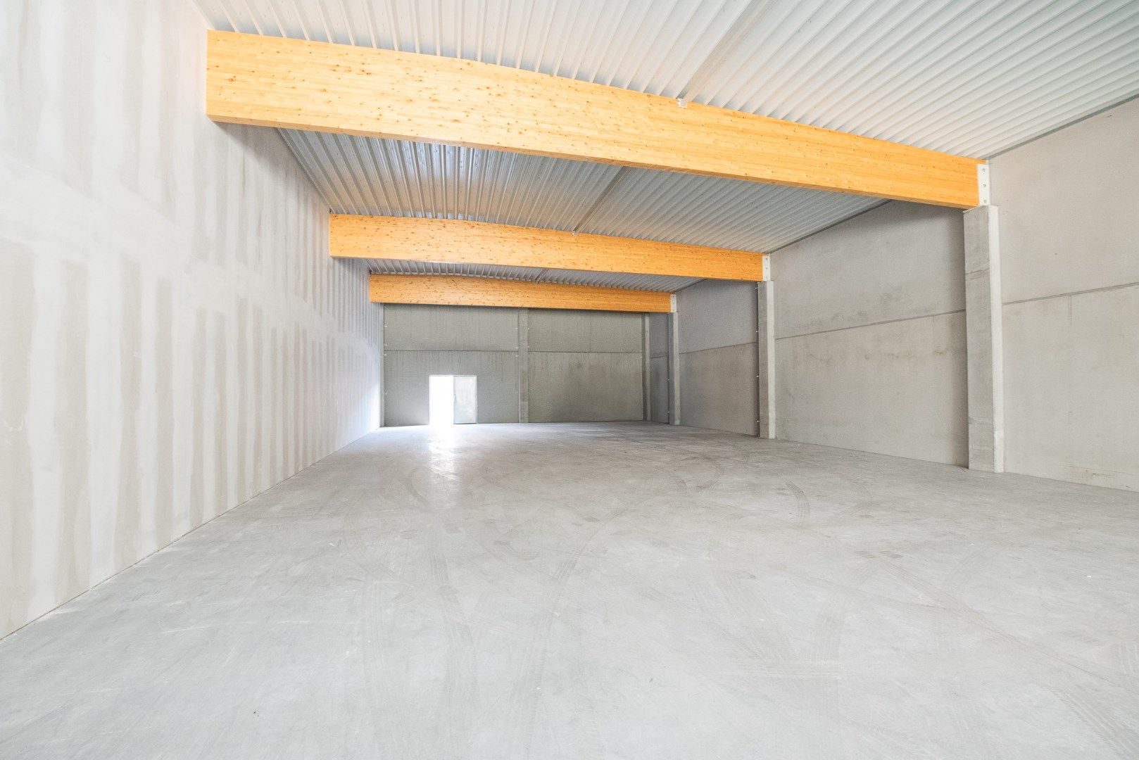 TE HUUR – Nieuwbouw commerciële unit (473 m²) in modern retailcomplex foto 5