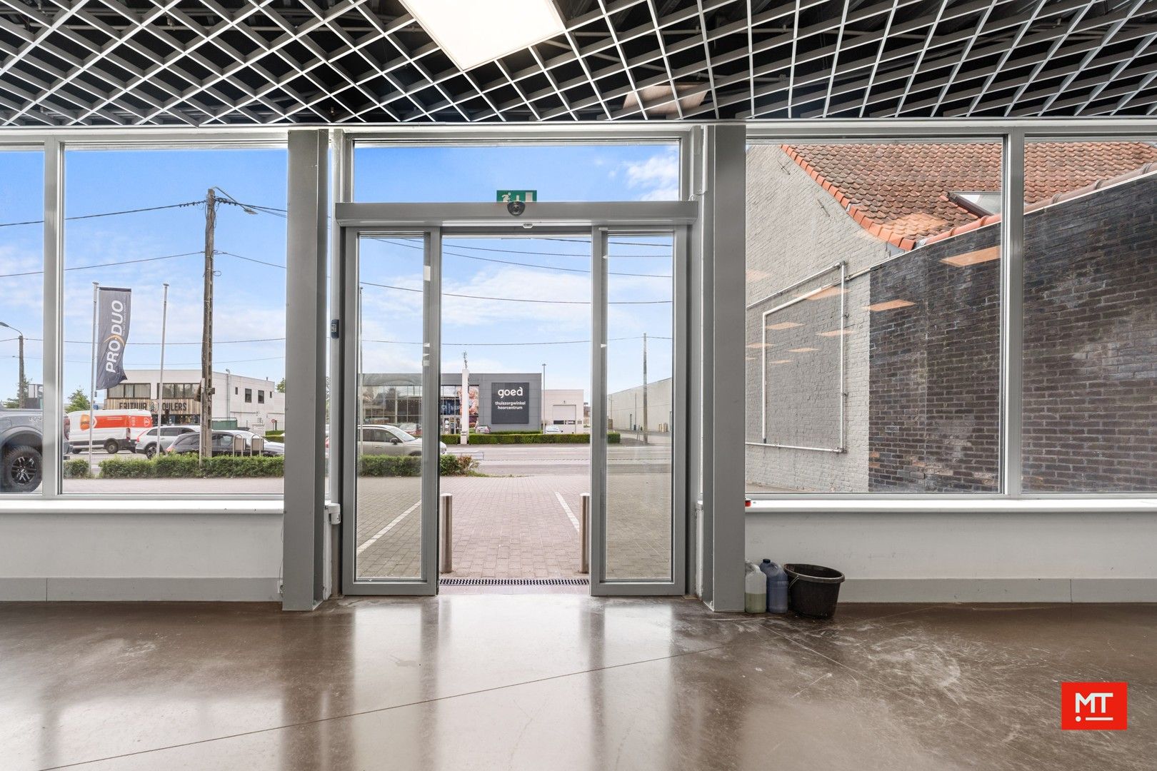 Baanwinkel te huur in het Mammoet Center te Roeselare foto 18