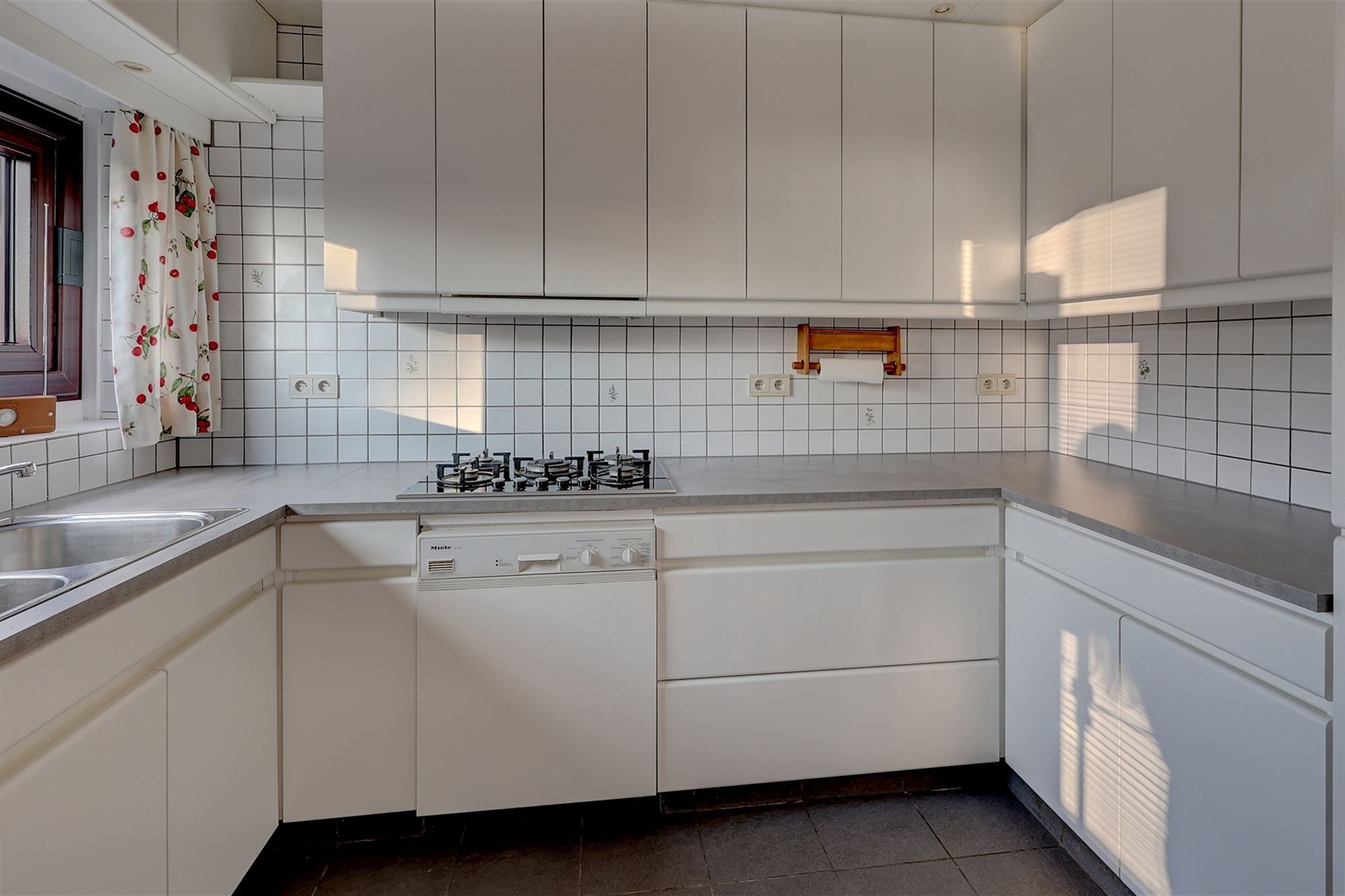 Gerenoveerd 2 slpk appartement met een rustig terras op Linkeroever! foto 5