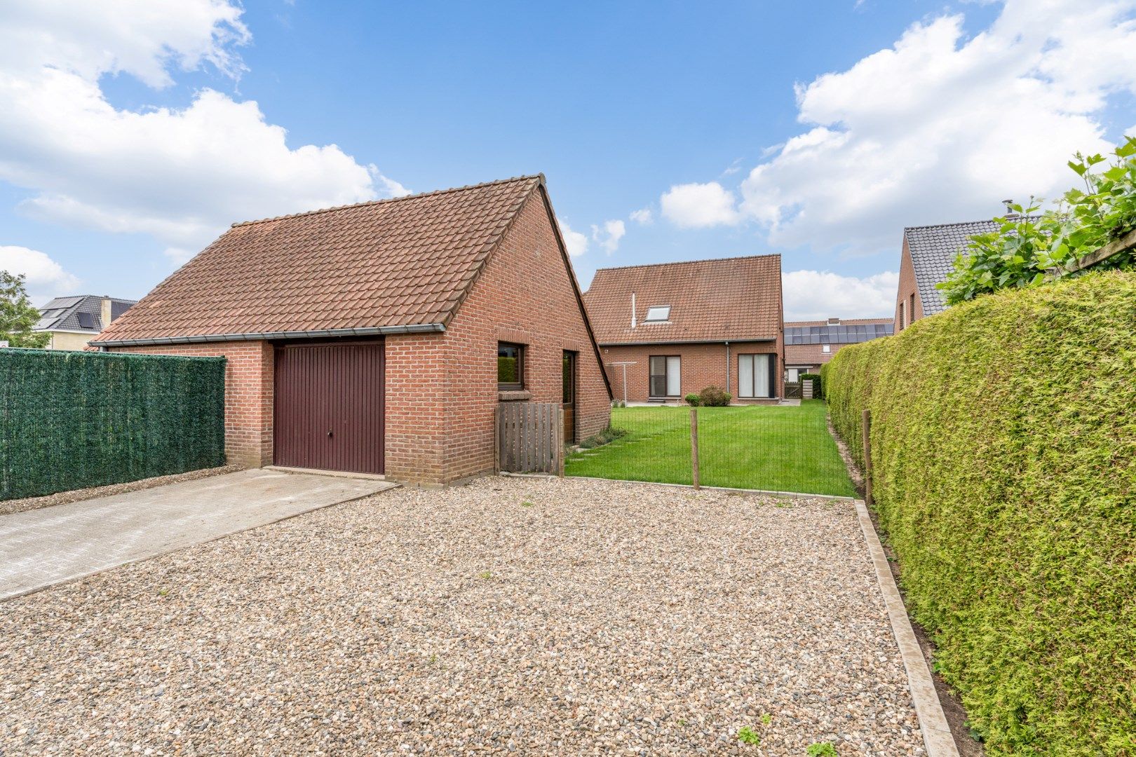 Comfortabel gebouw, onderverdeeld in een gelijkvloers appartement en een woning (210 + 210A), op een perceel van 9a60 met diverse mogelijkheden (kangoeroewoning foto 36
